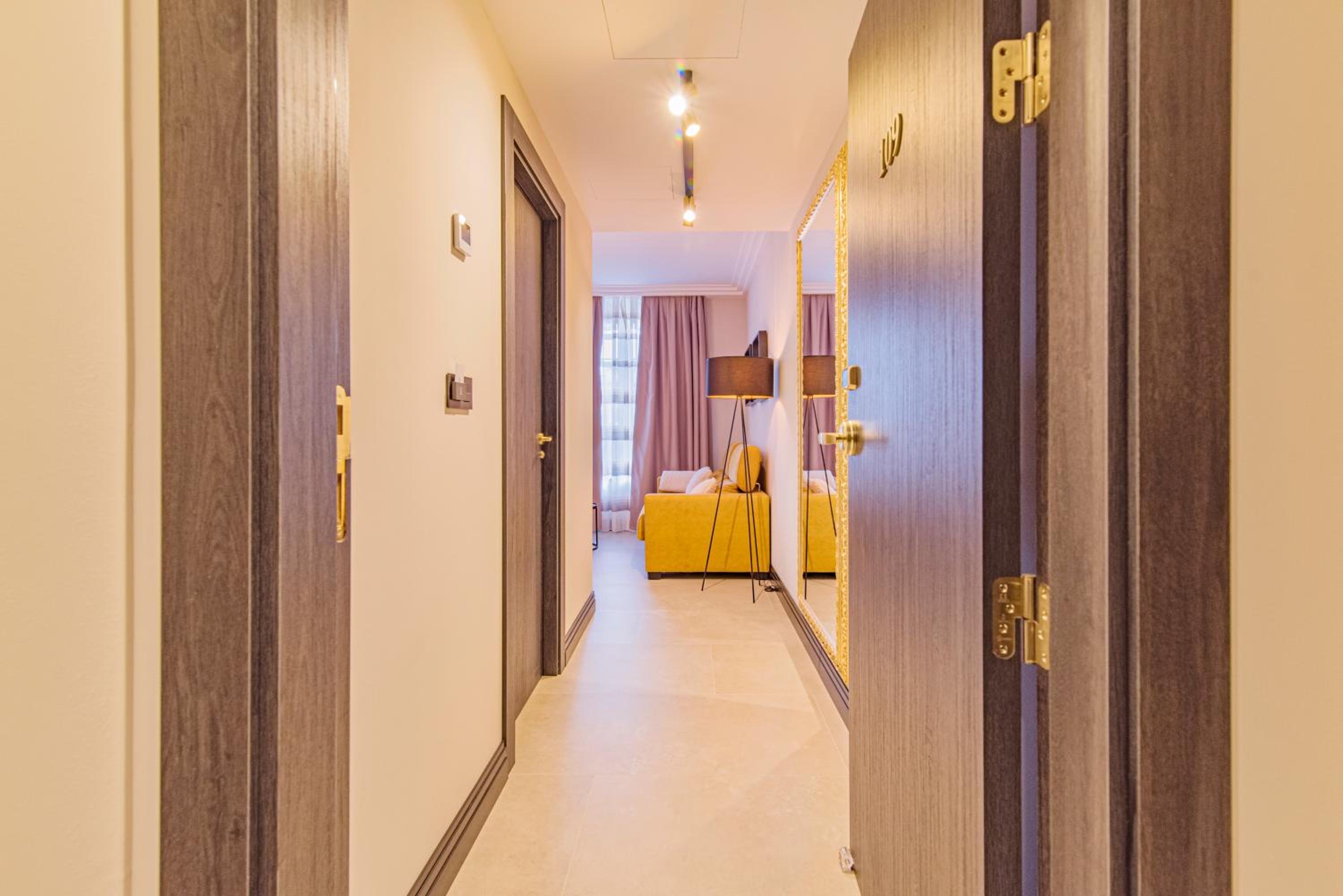 King Suite - Photo 11