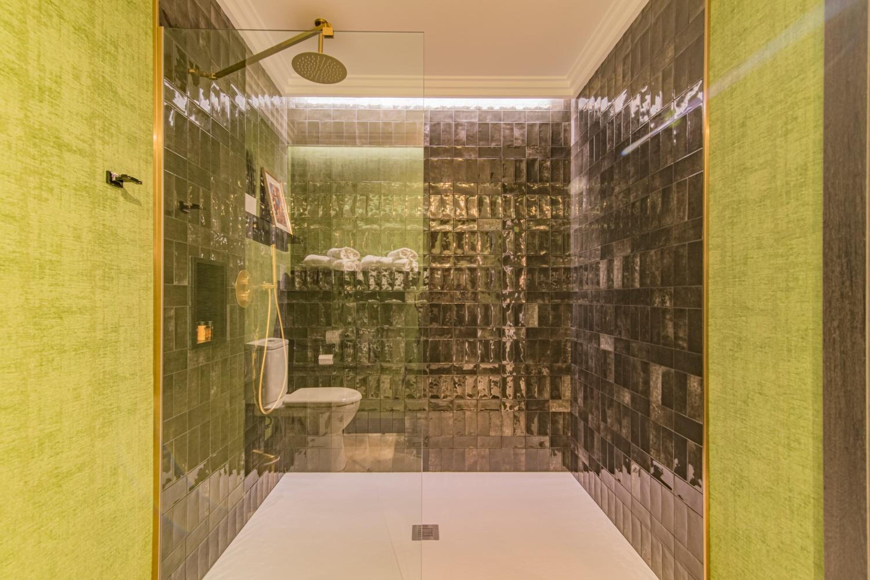 Queen Room - Disability Access - Photo 8