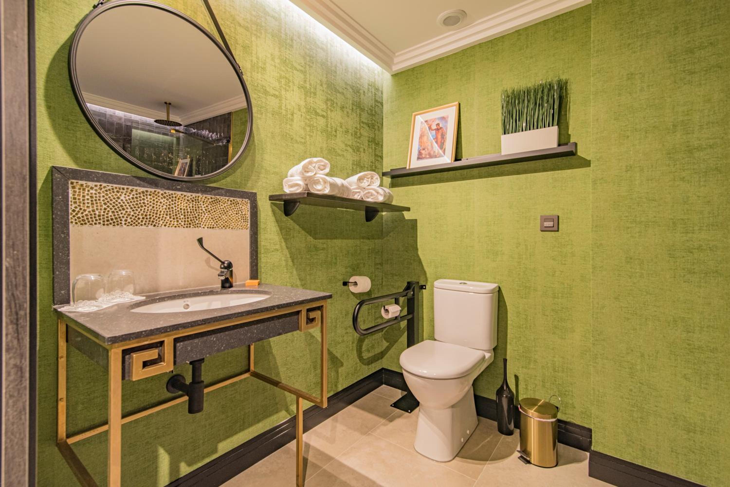 Queen Room - Disability Access - Photo 2