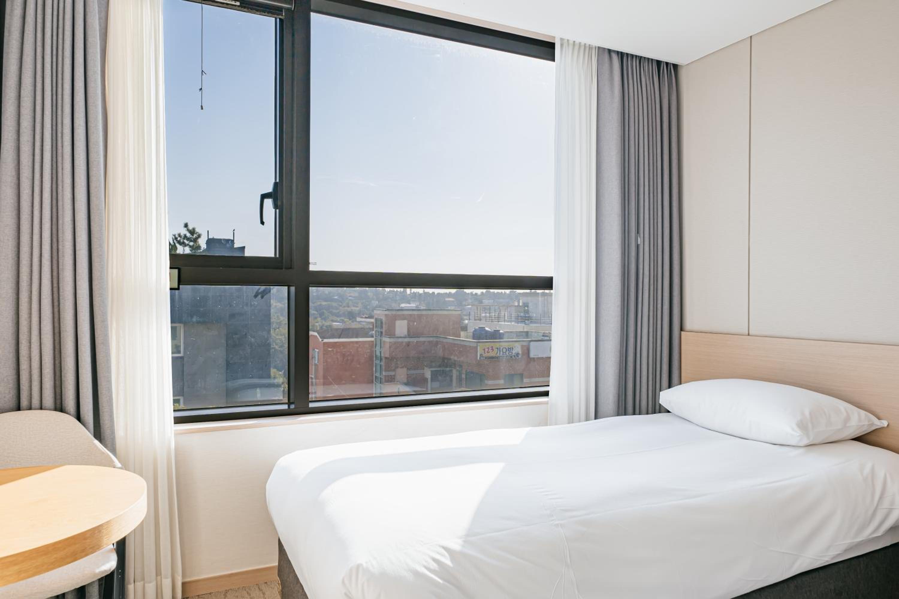 Deluxe Twin Room - Photo 10