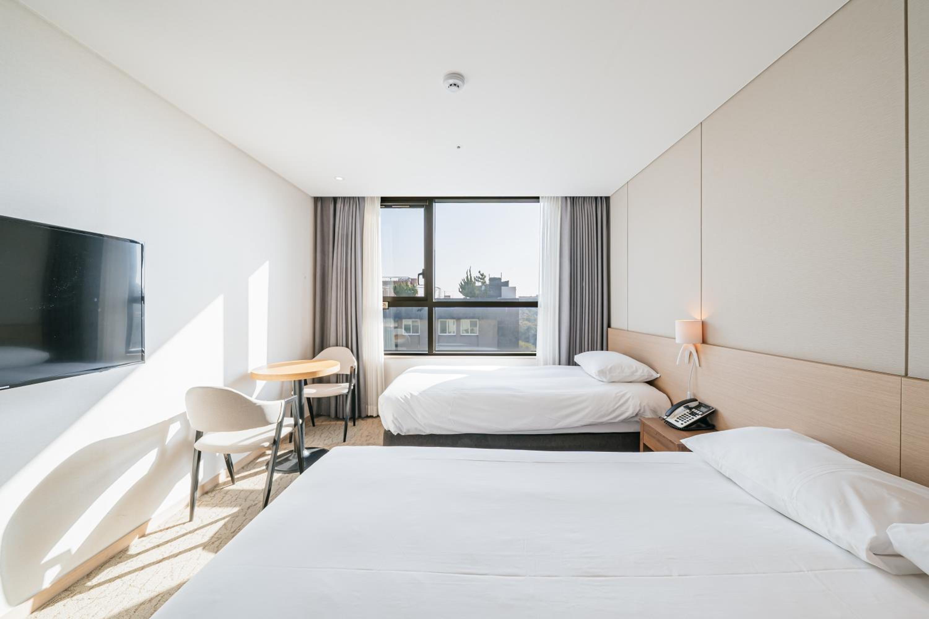 Deluxe Twin Room - Photo 3