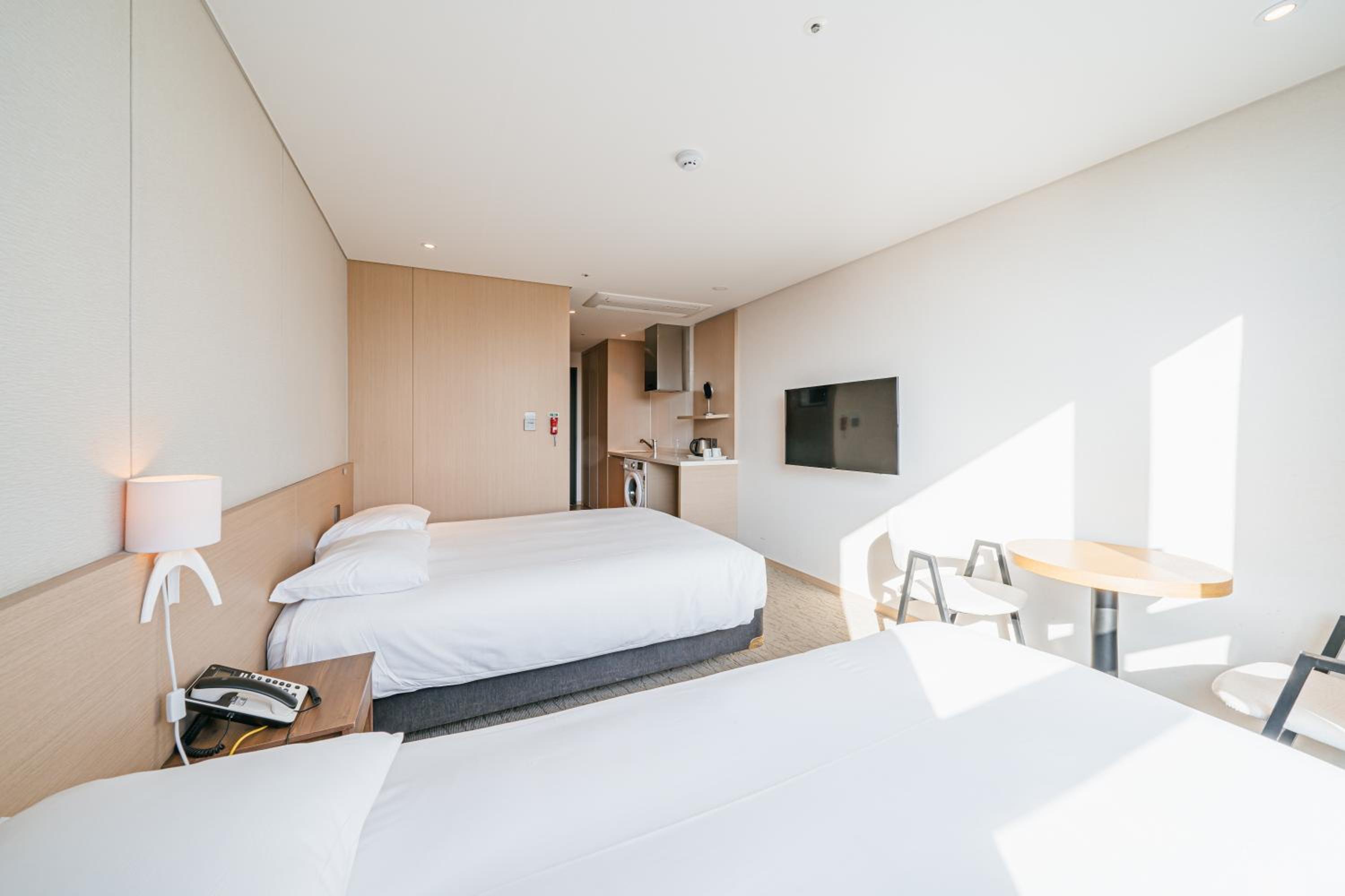 Deluxe Twin Room - Photo 11
