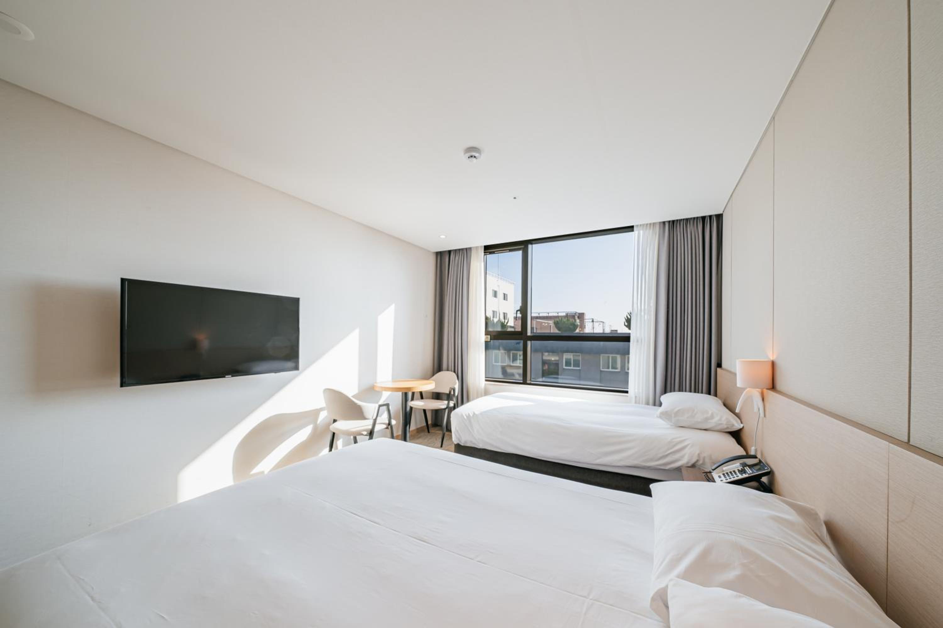 Deluxe Twin Room - Photo 2
