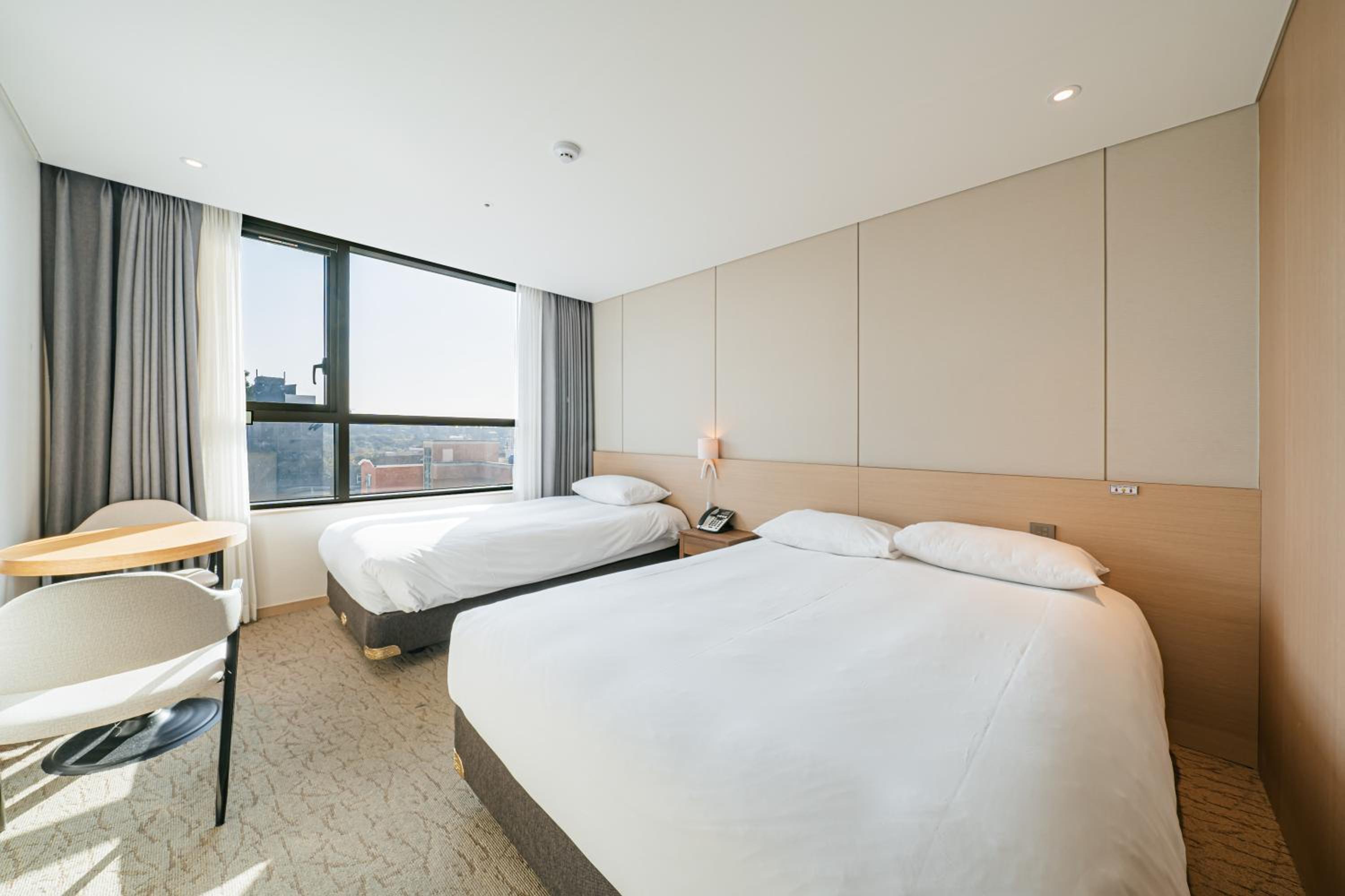 Deluxe Twin Room - Photo 1