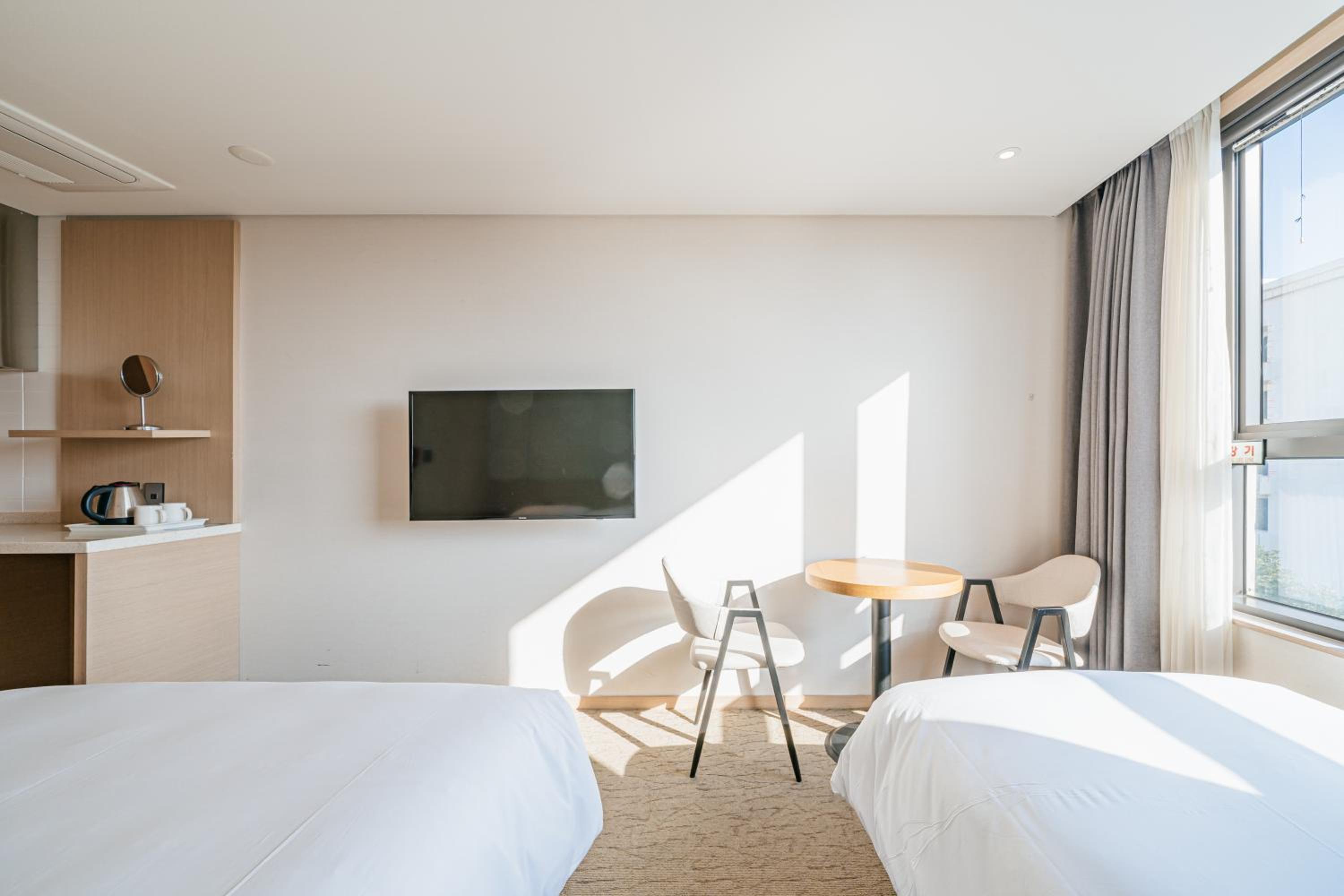 Deluxe Twin Room - Photo 9