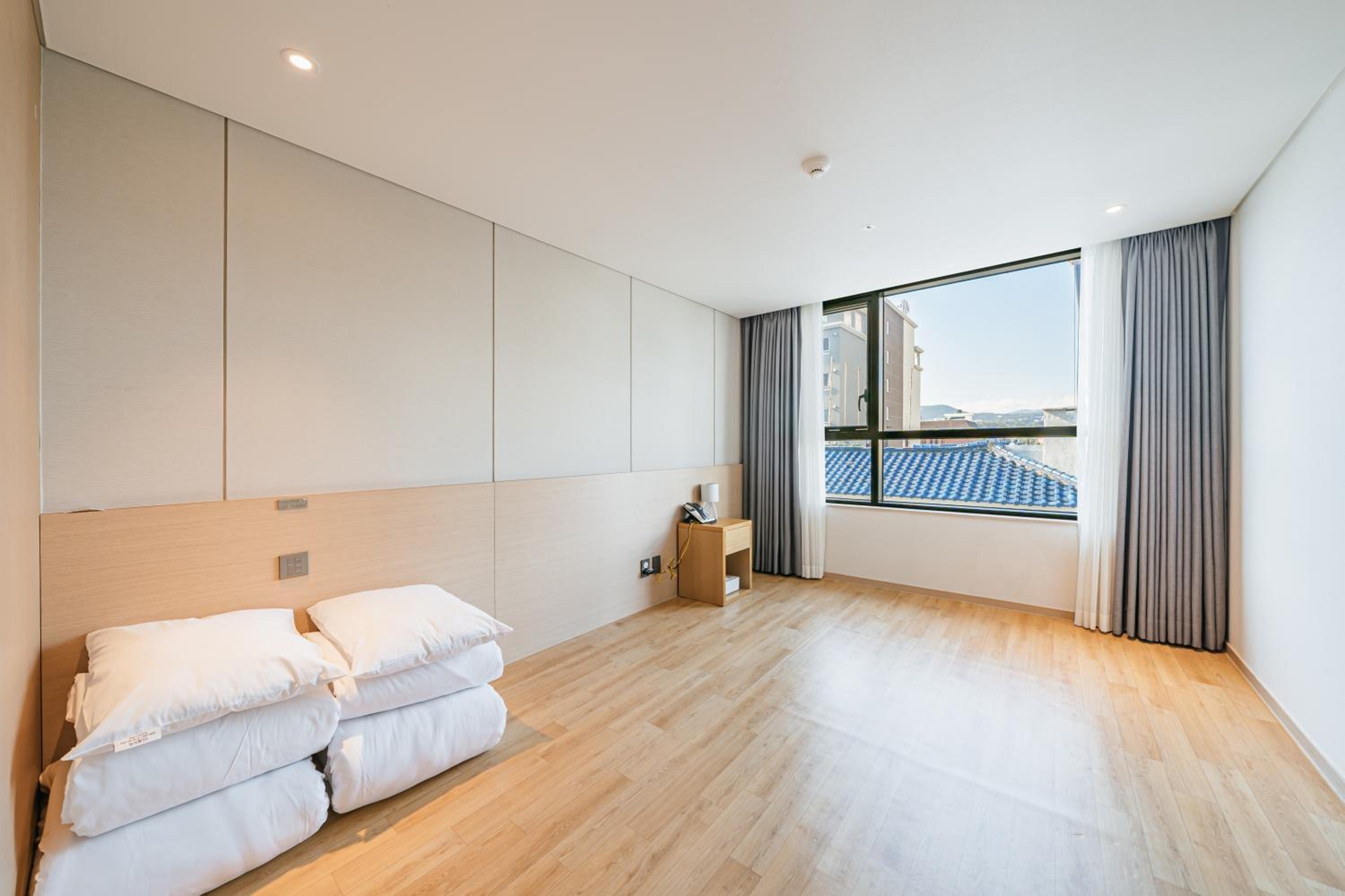 Korean-Style Ondol Room - Photo 3