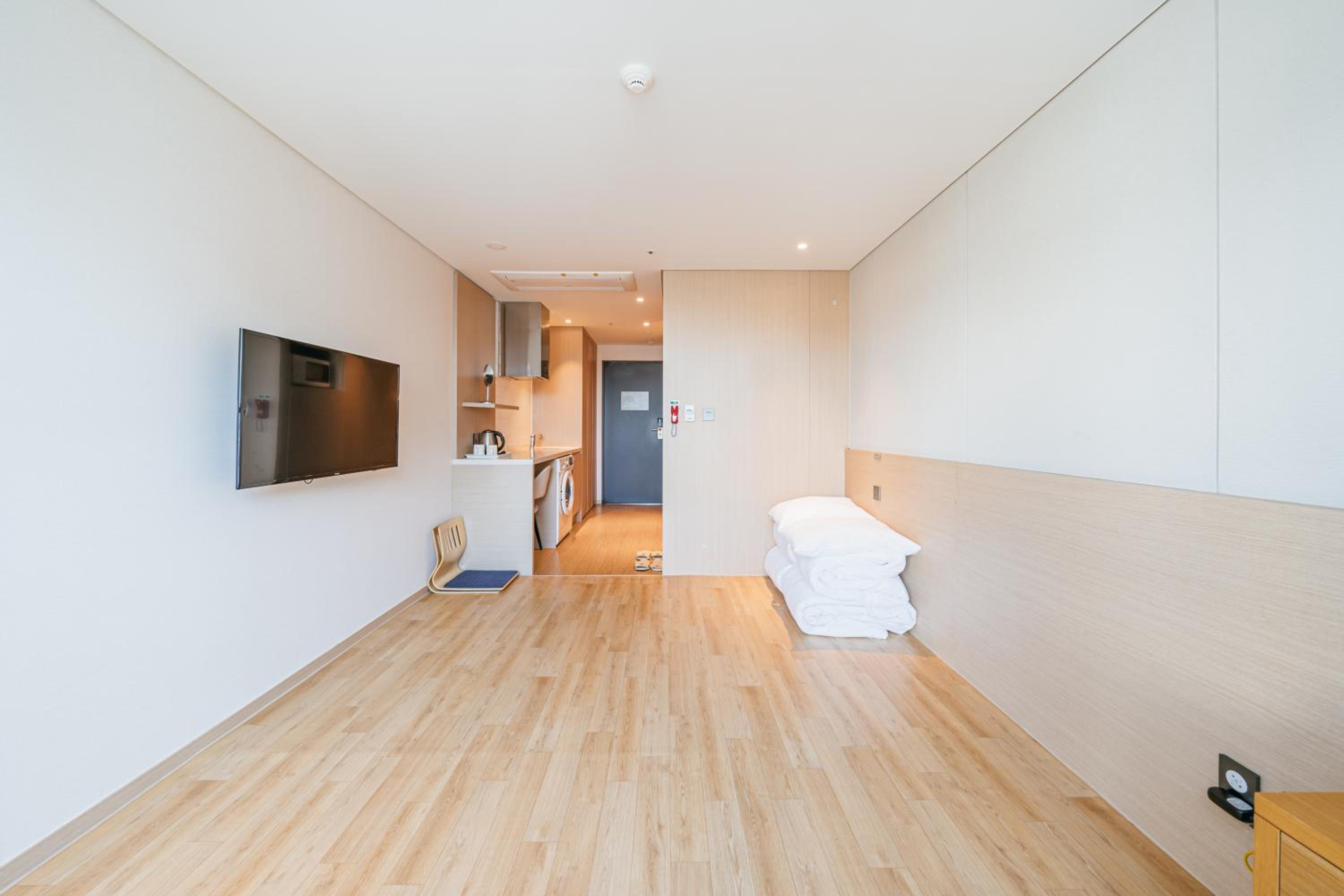 Korean-Style Ondol Room - Photo 17