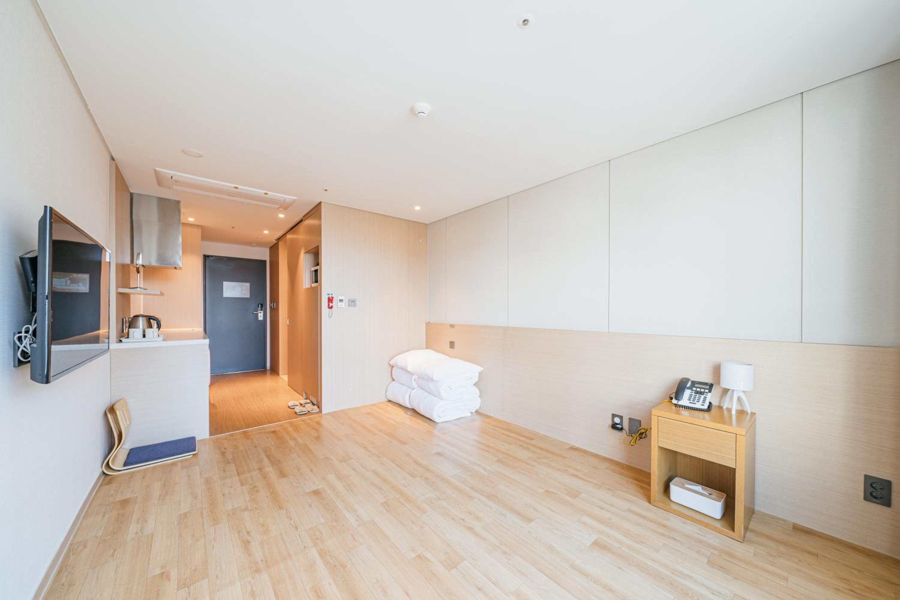 Korean-Style Ondol Room - Photo 15
