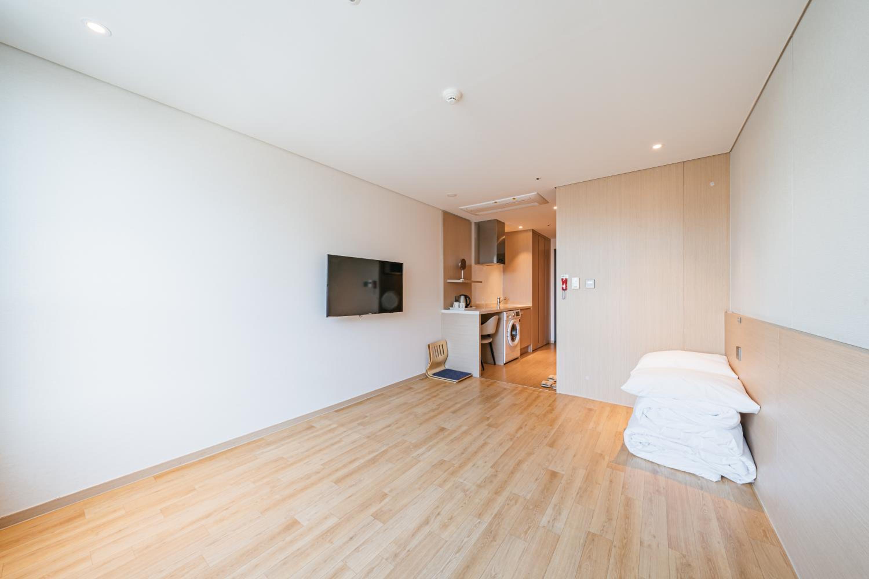 Korean-Style Ondol Room - Photo 16