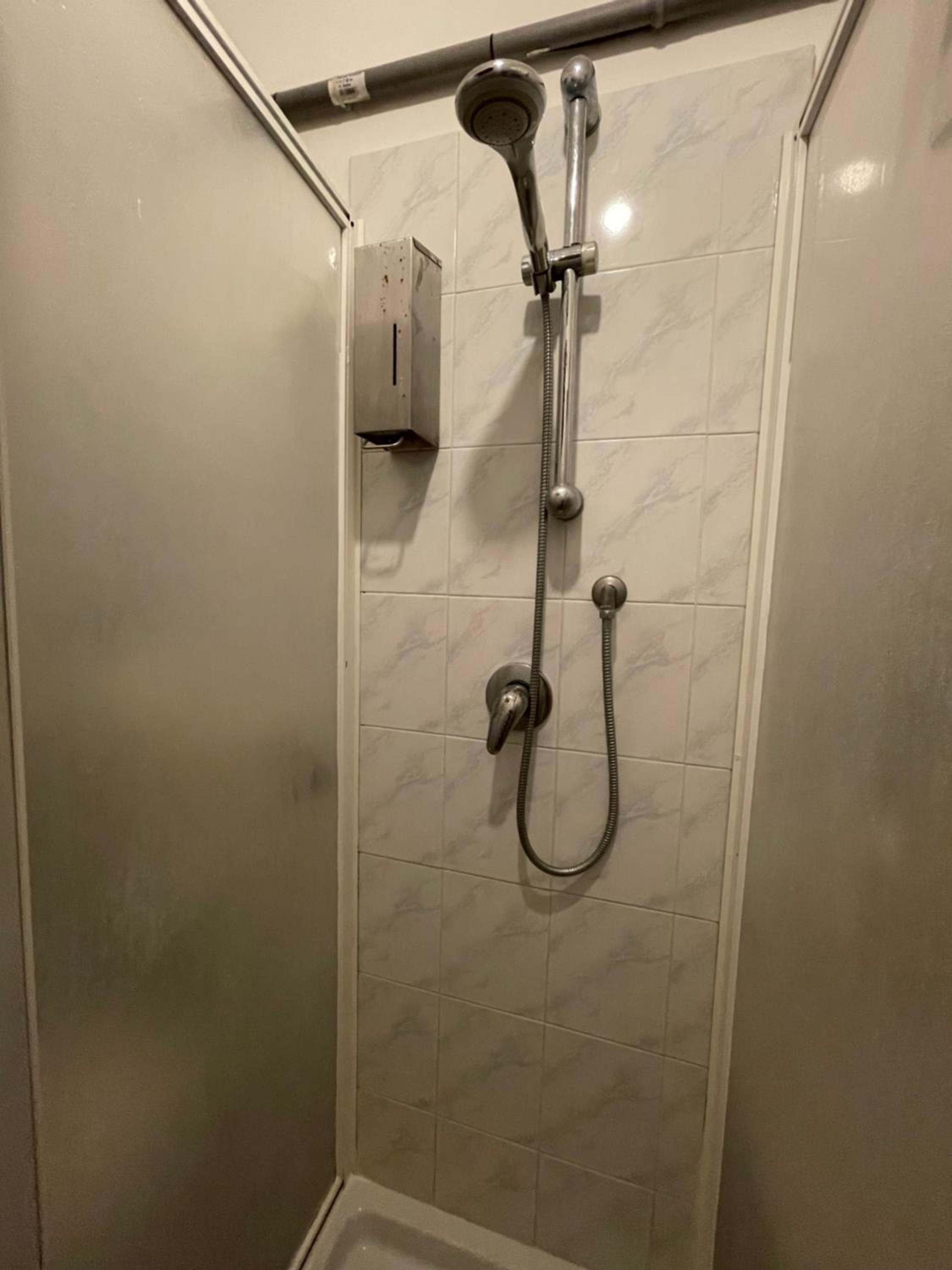 Economy Triple Room with Shared Bathroom photo 3