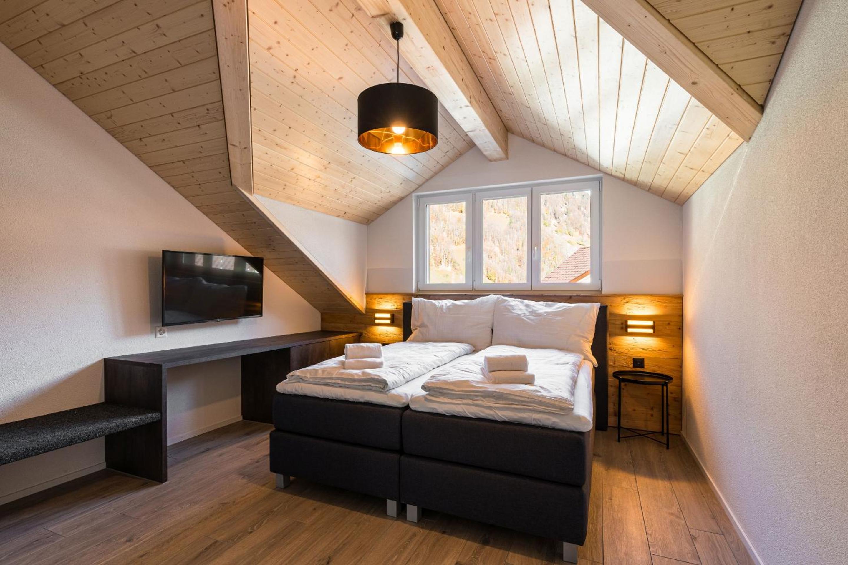 Suite - Photo 1