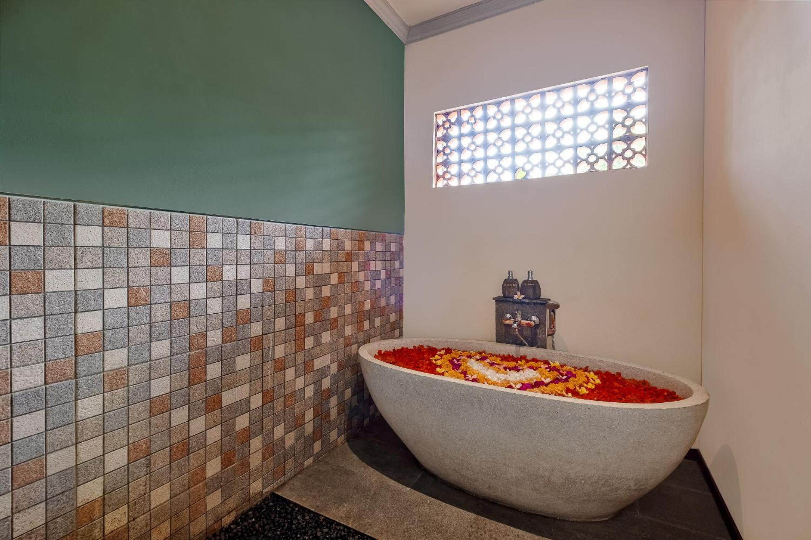 Deluxe Suite Pool View with Bathtub  - Photo 31