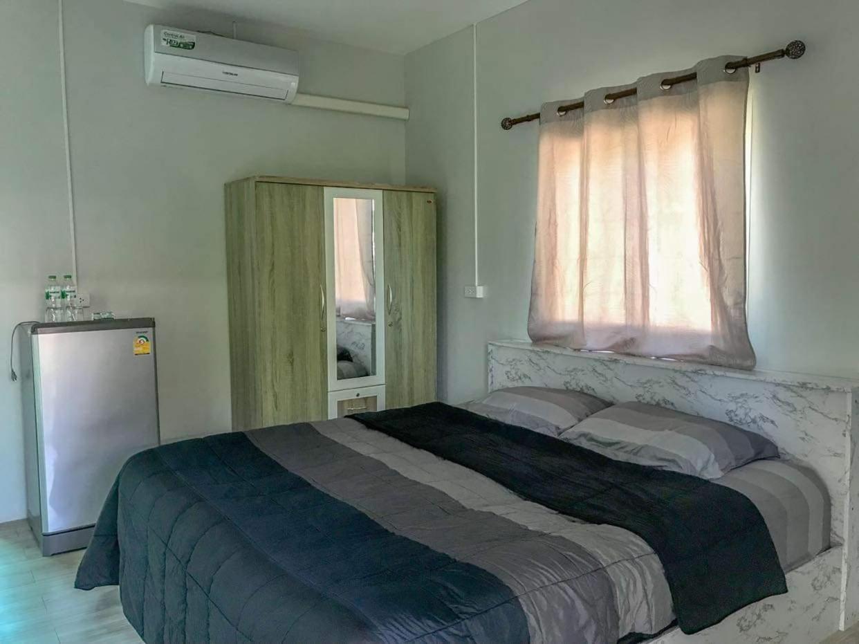One-Bedroom House - Photo 4