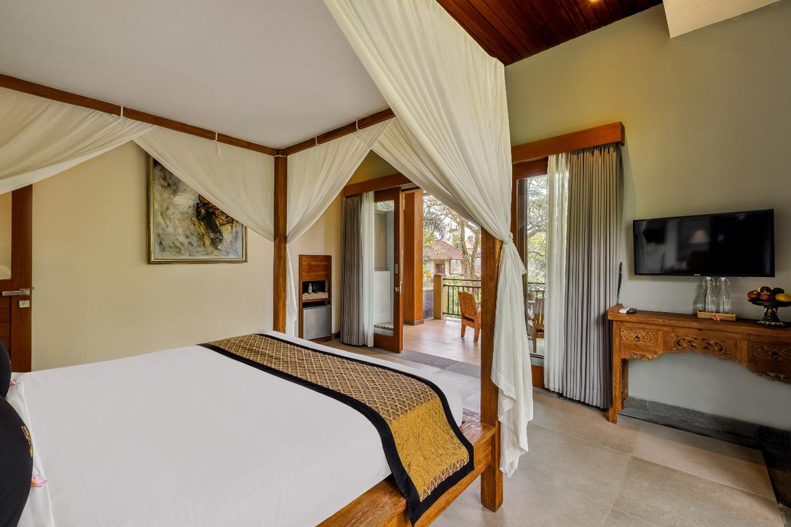 Deluxe Suite Pool View with Bathtub  - Photo 13
