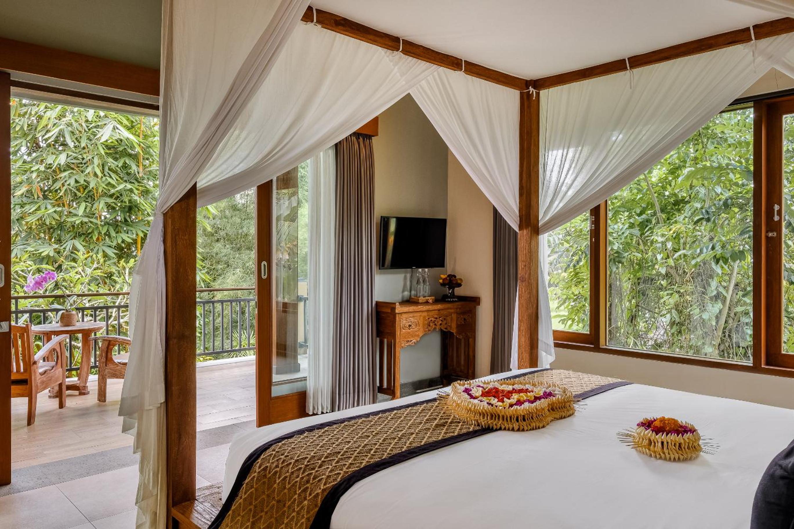 Deluxe Suite Pool View with Bathtub  - Photo 12