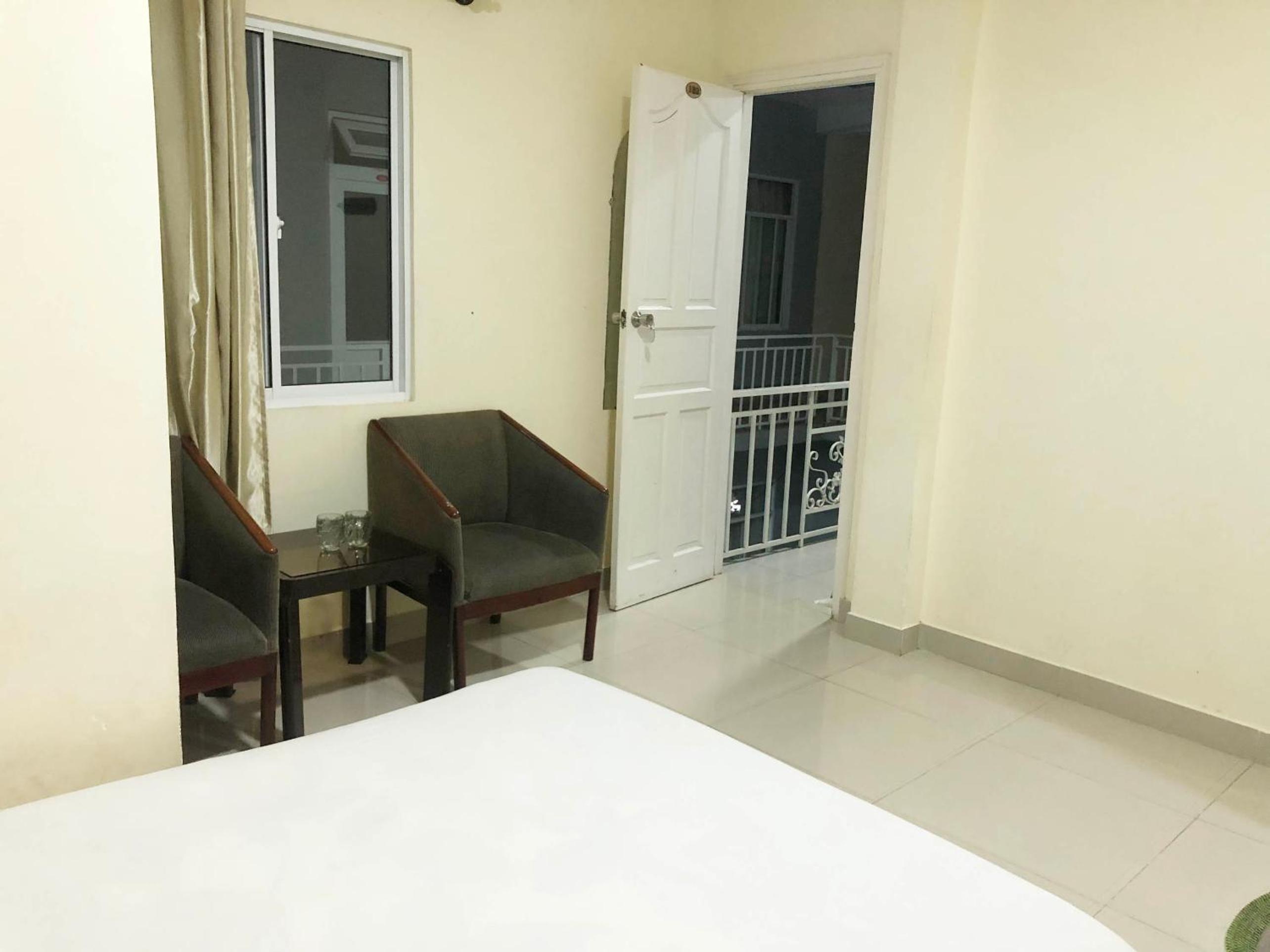 Quadruple Room with Balcony - Photo 5