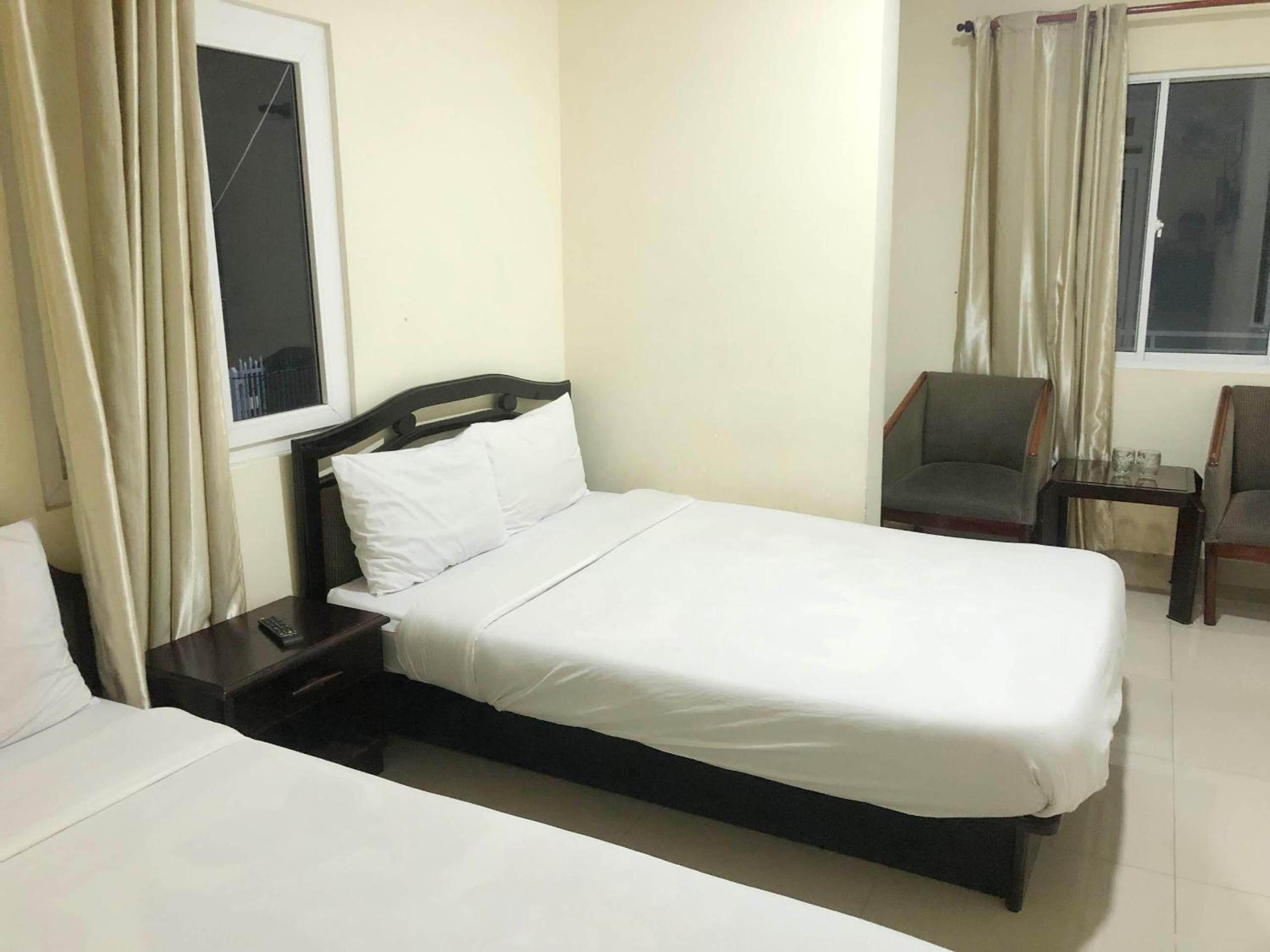 Quadruple Room with Balcony - Photo 6