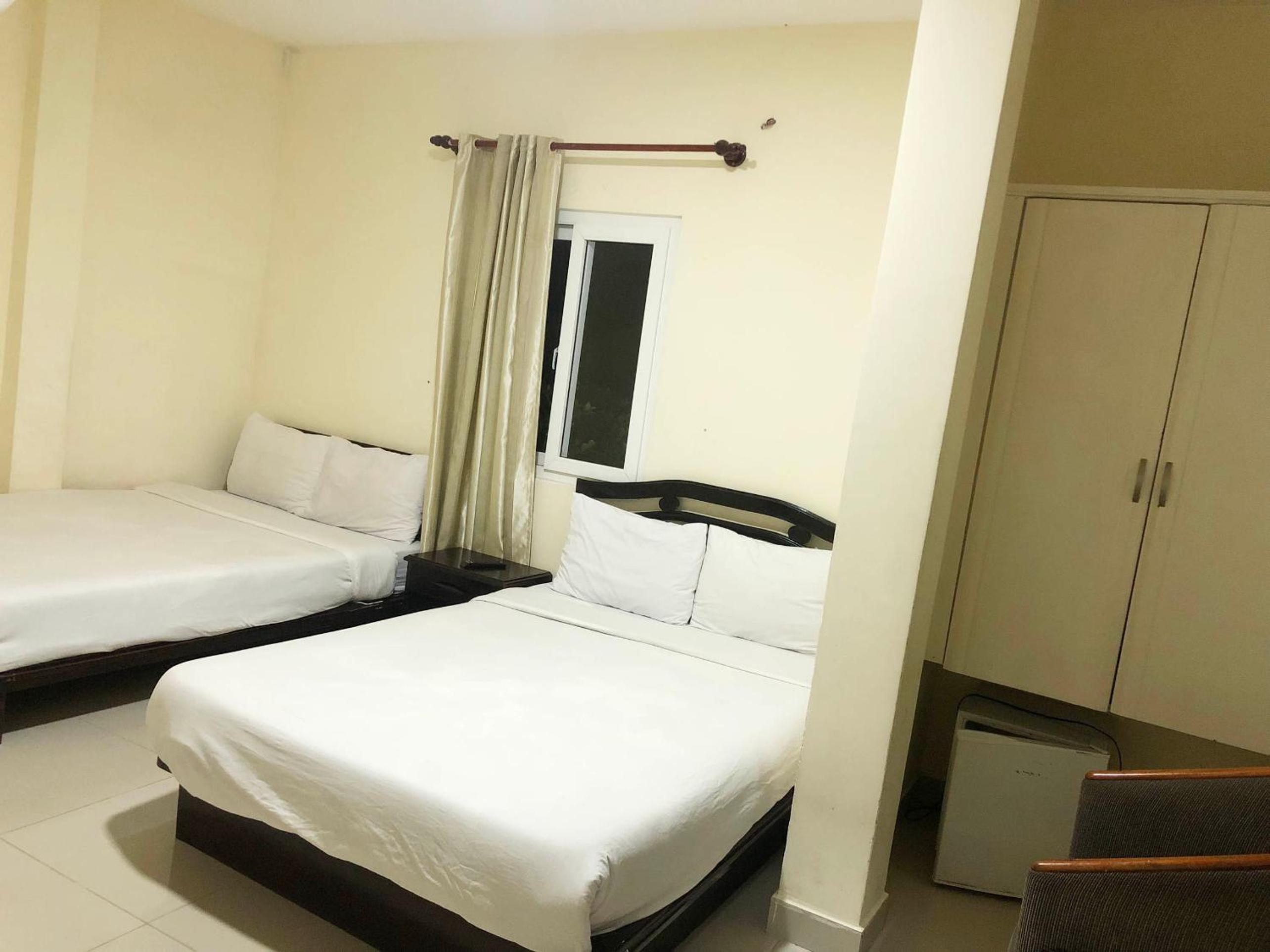Quadruple Room with Balcony - Photo 2