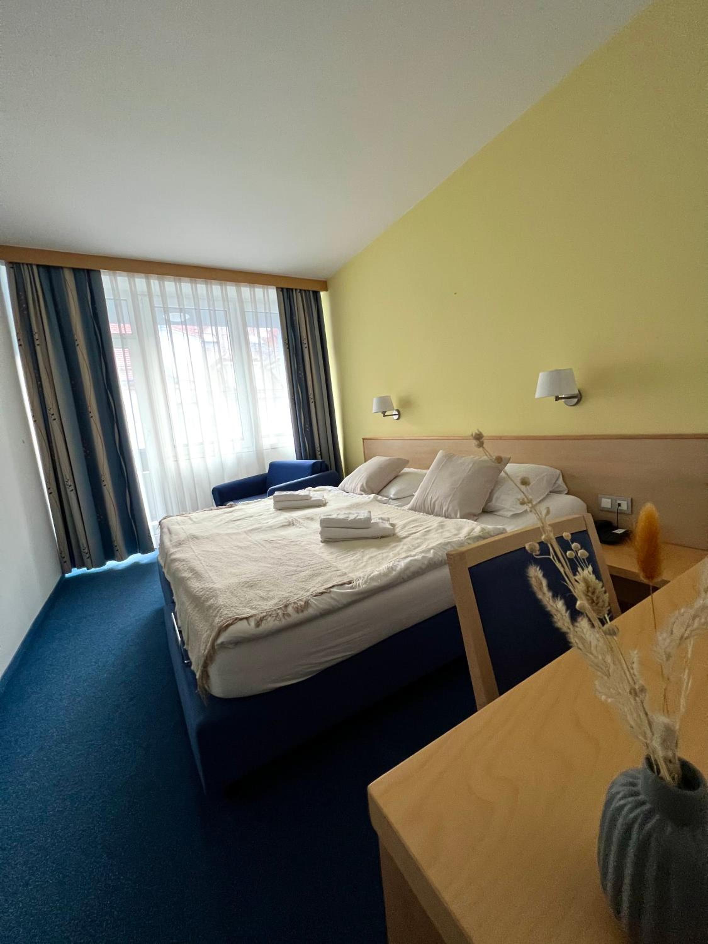 Deluxe Double or Twin Room with Balcony photo 2