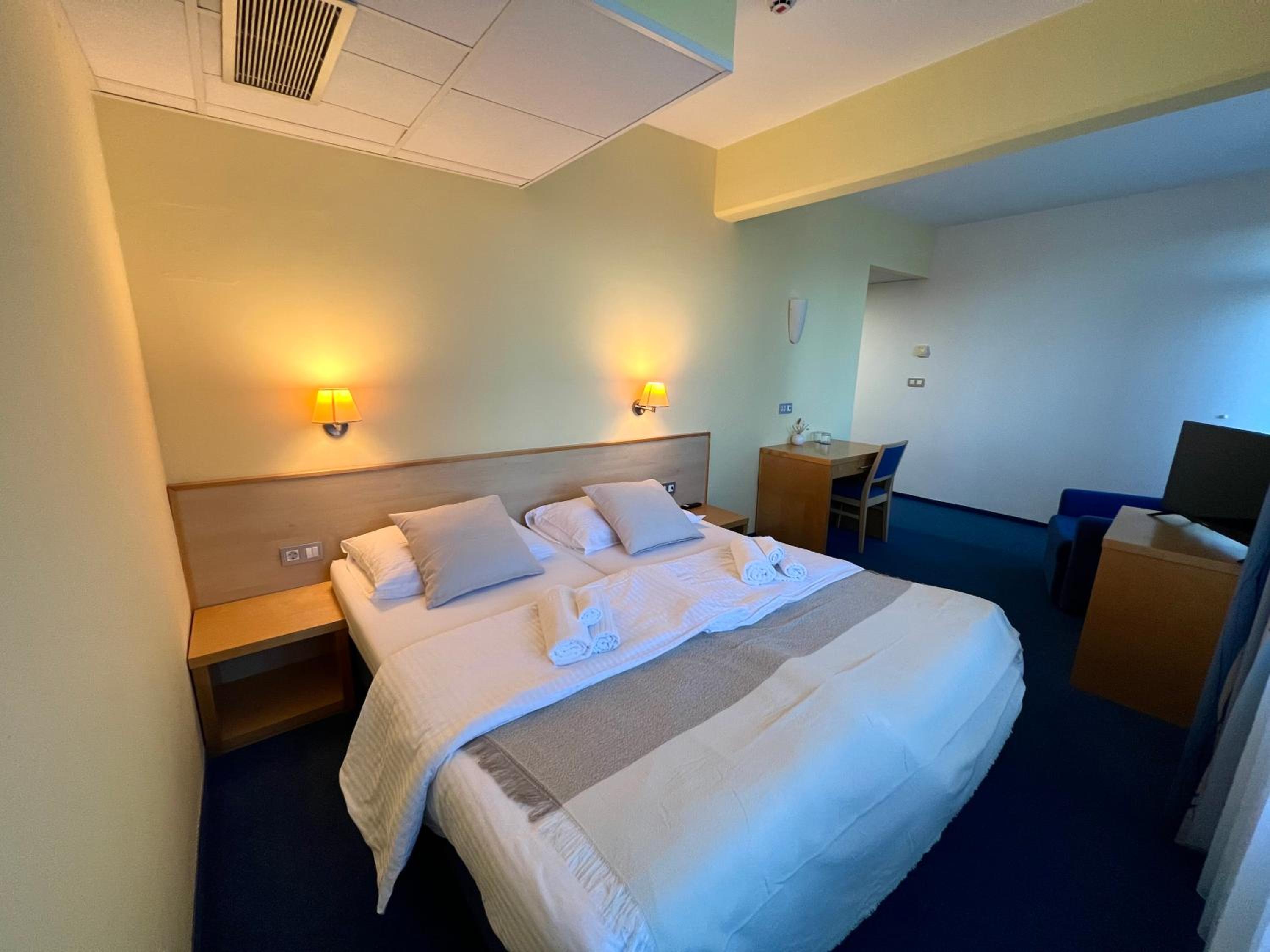 Twin Room with Bath