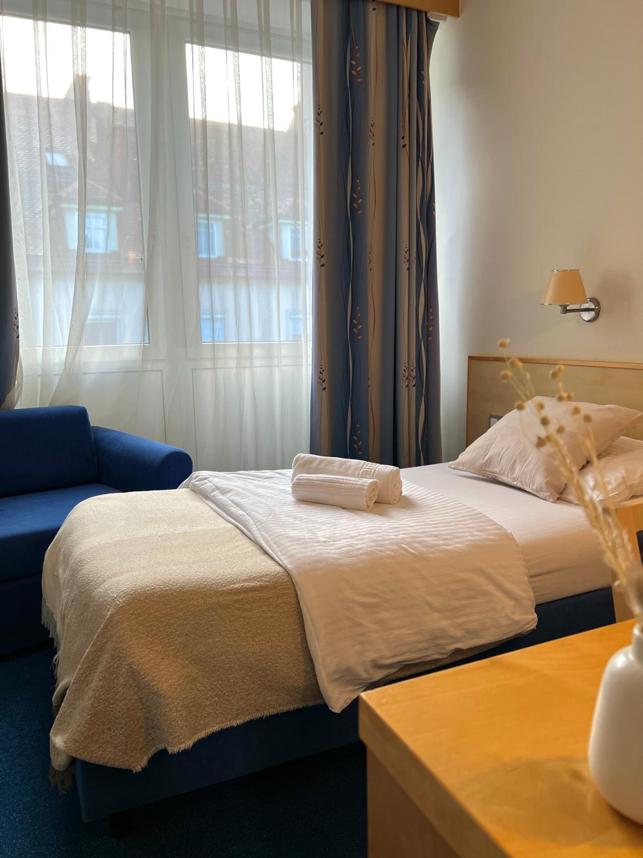 Single Room photo 3