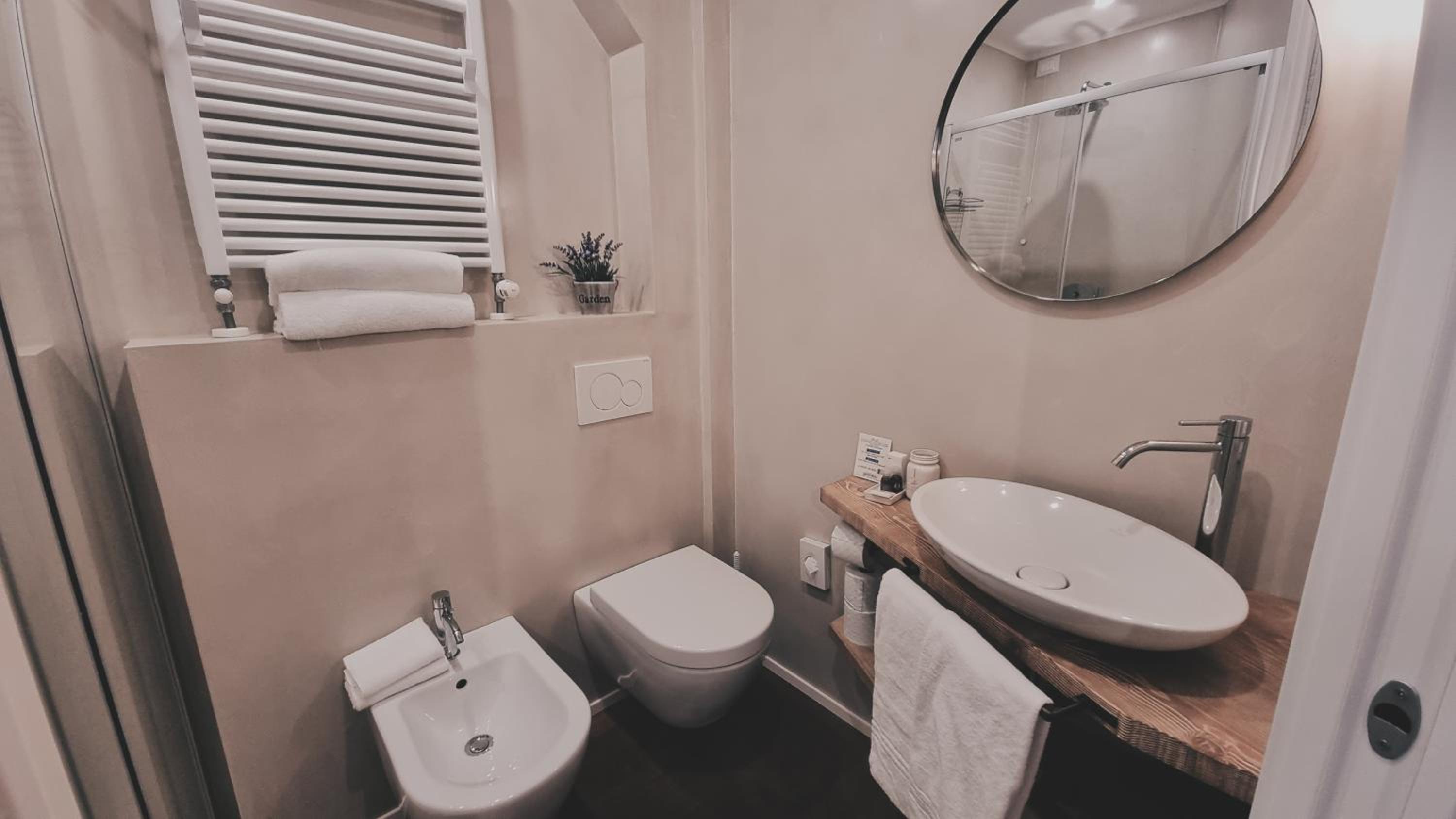 Budget Double Room - Photo 3