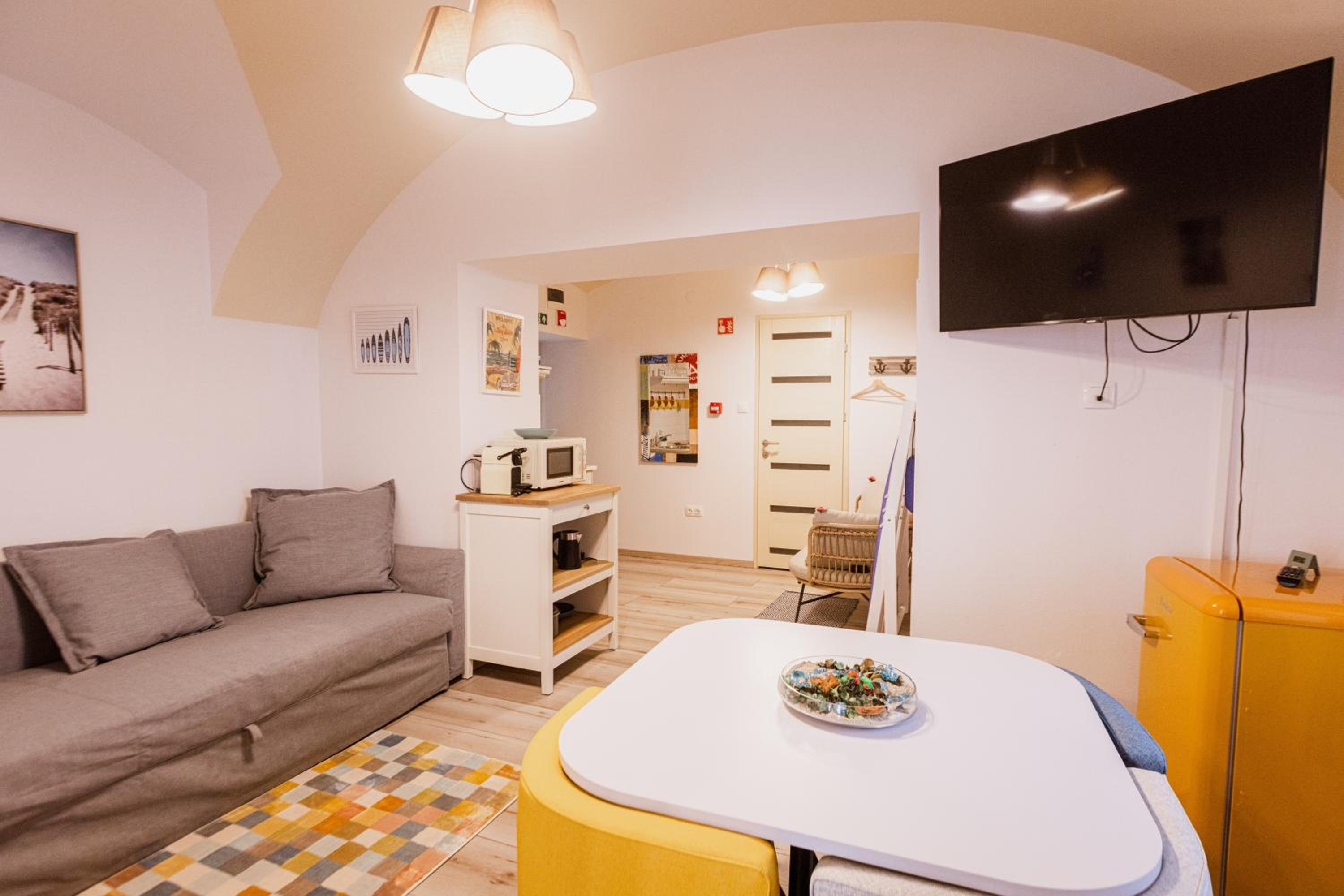 Apartment - Ground Floor - Photo 3