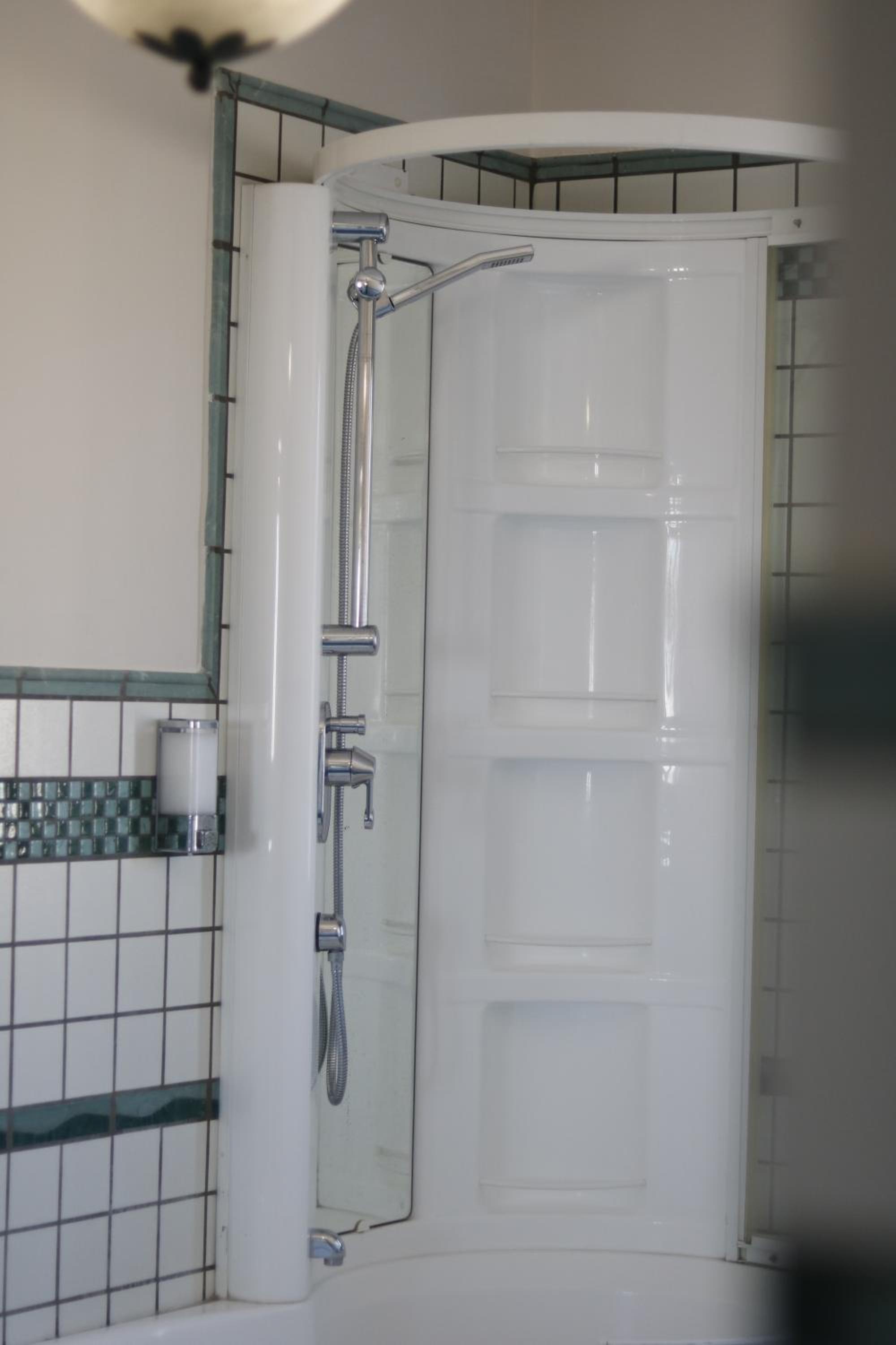 Deluxe Double Room with Bath photo 3