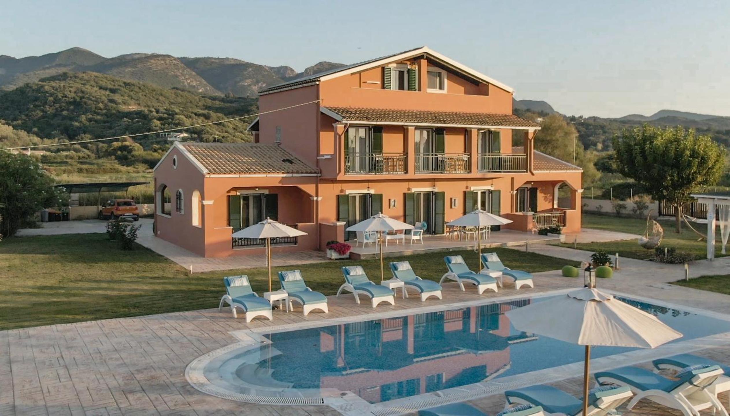 Deluxe Villa photo 2
