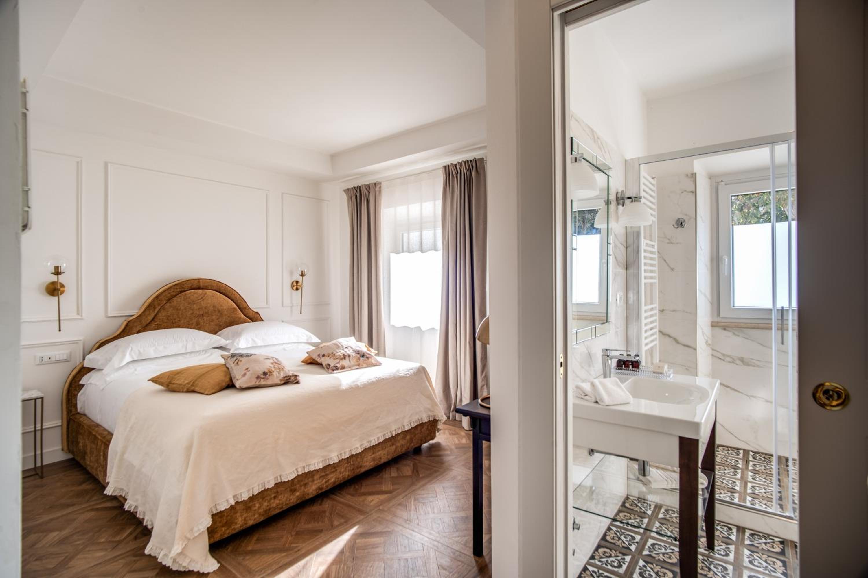 Double King Room photo 2
