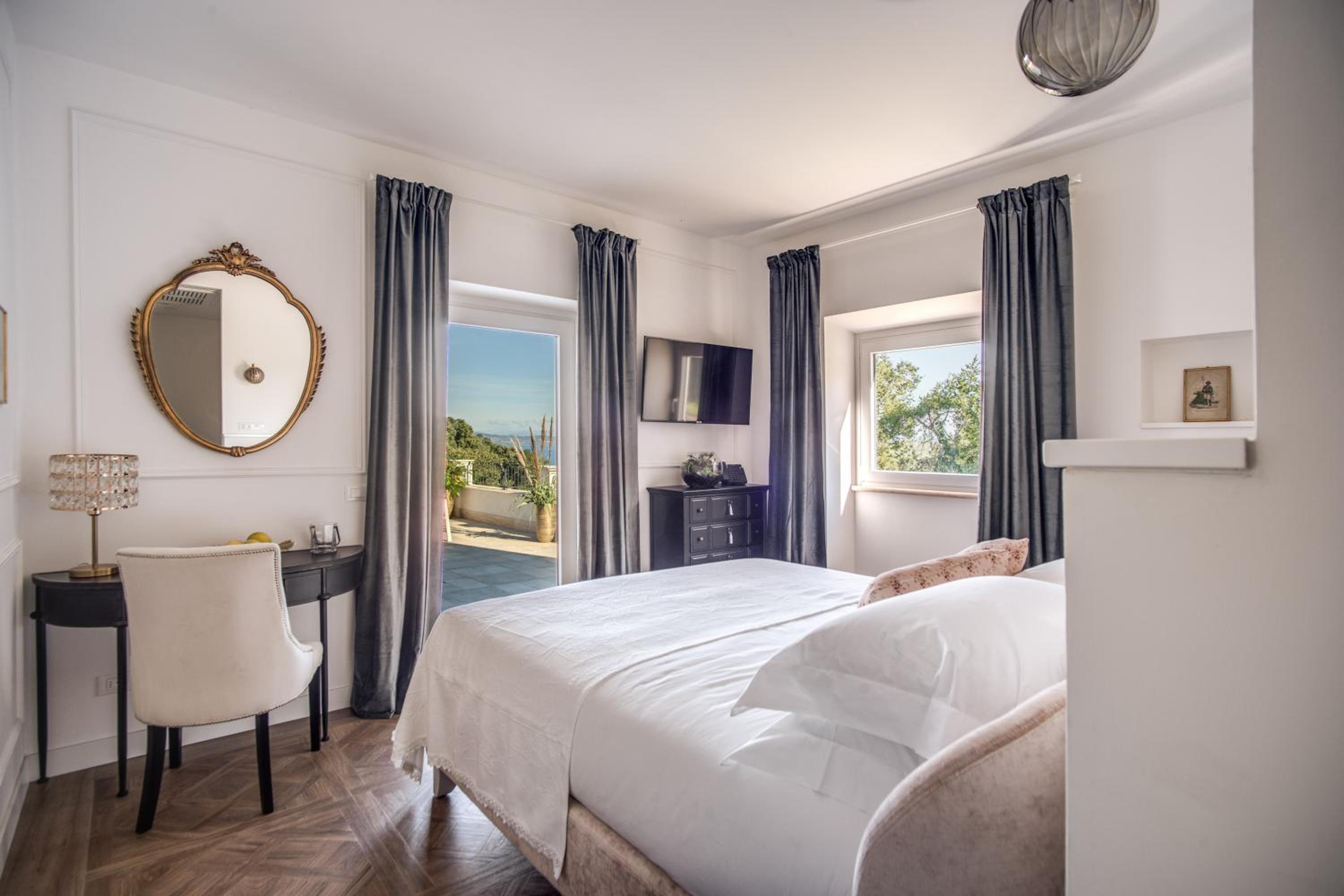 Deluxe Double Room with Terrace - Photo 2