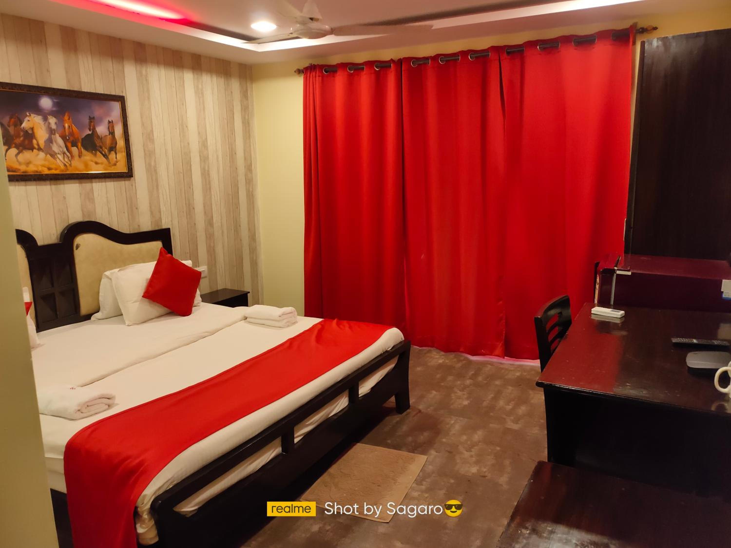 Double Room with Garden View - Photo 9