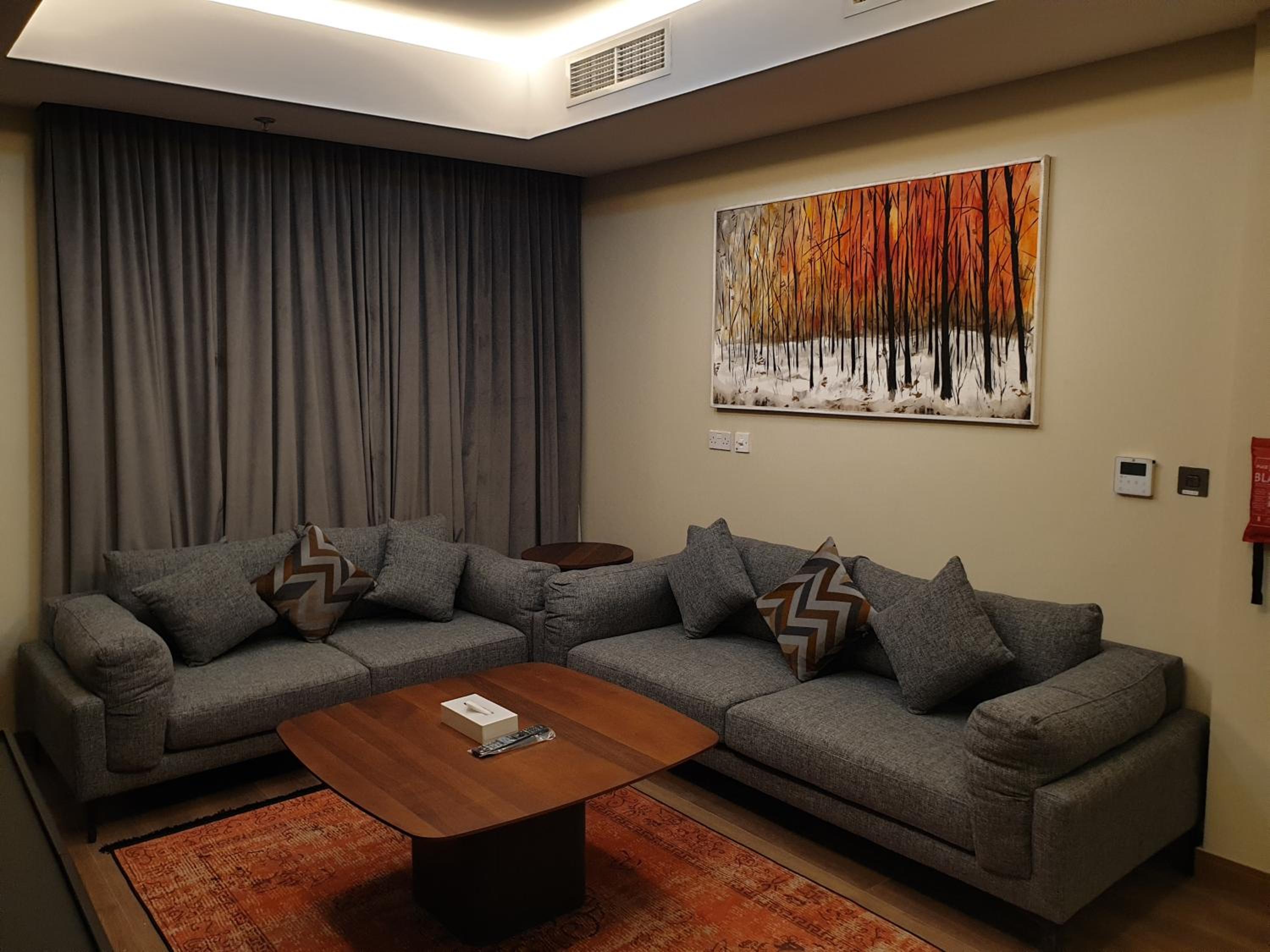 One-Bedroom Apartment - Photo 2