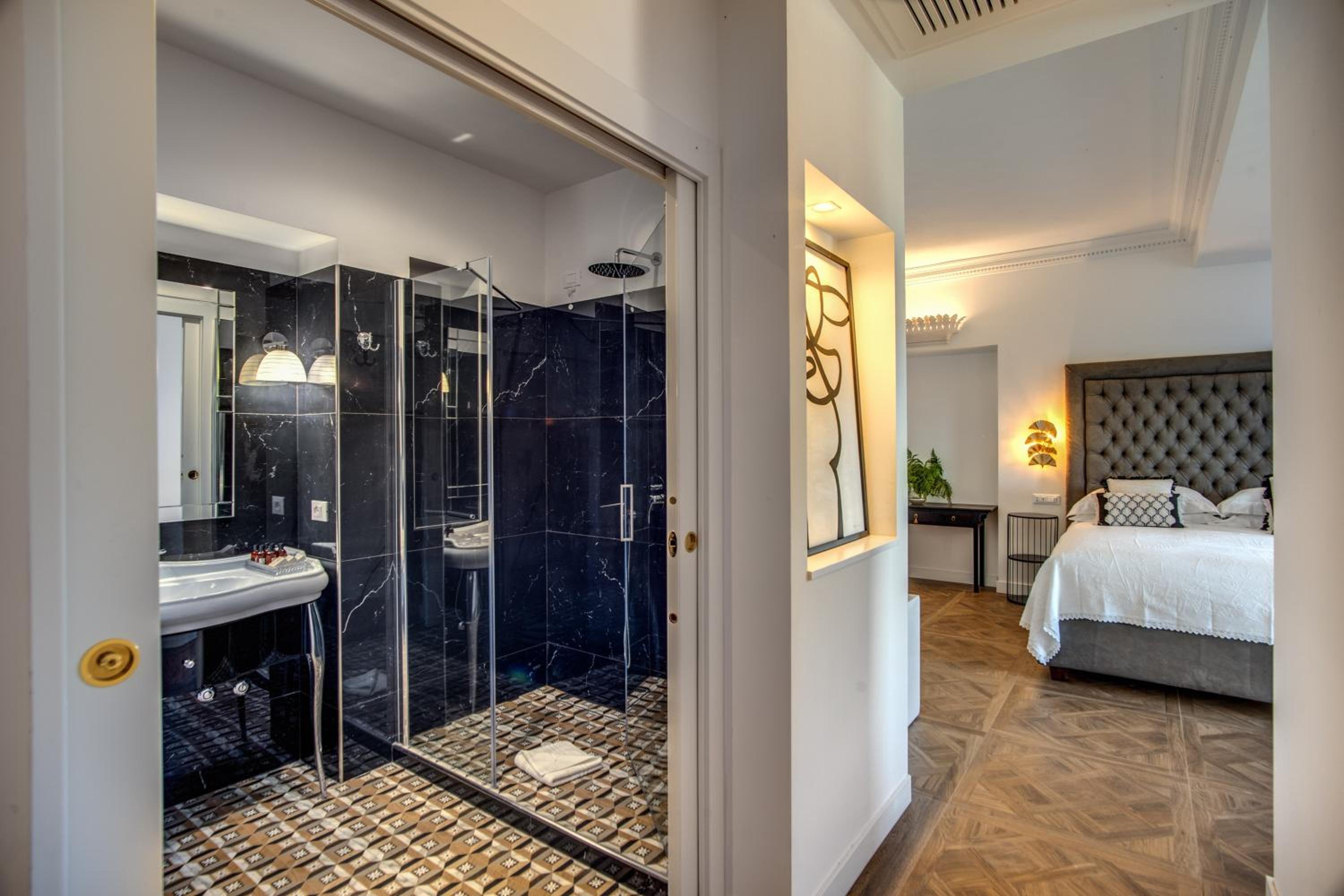 Junior Suite with Terrace - Photo 5