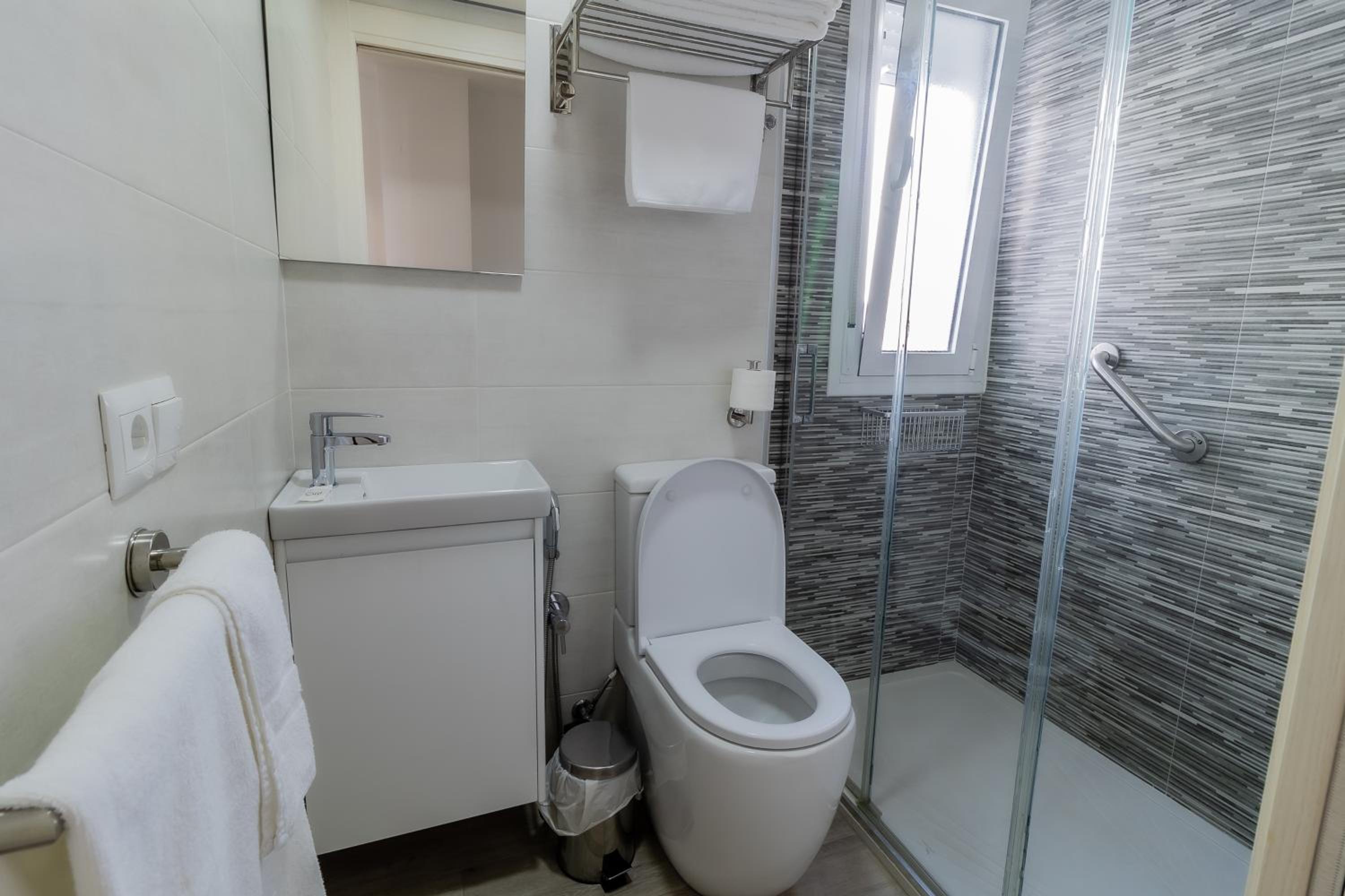 Penthouse Apartment - Photo 3
