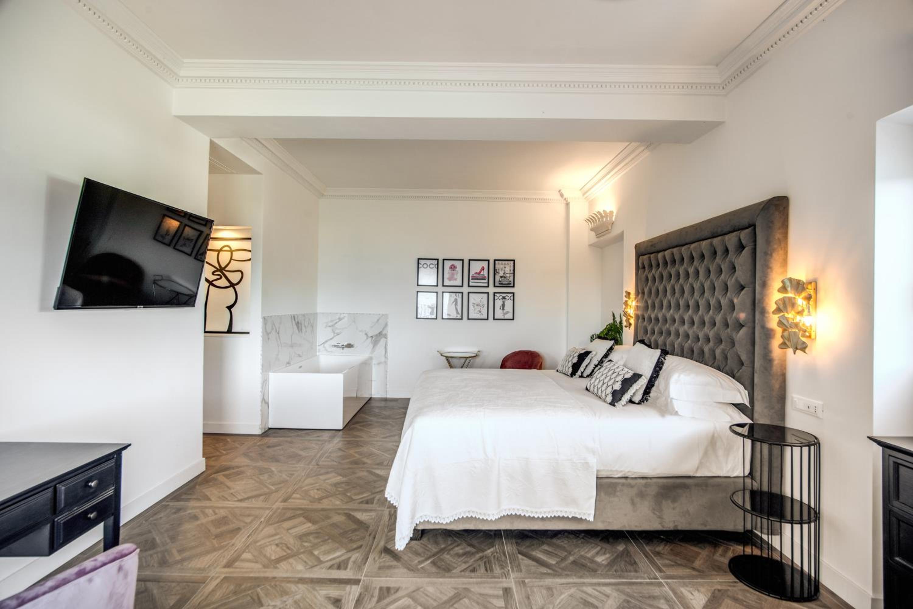 Junior Suite with Terrace - Photo 3