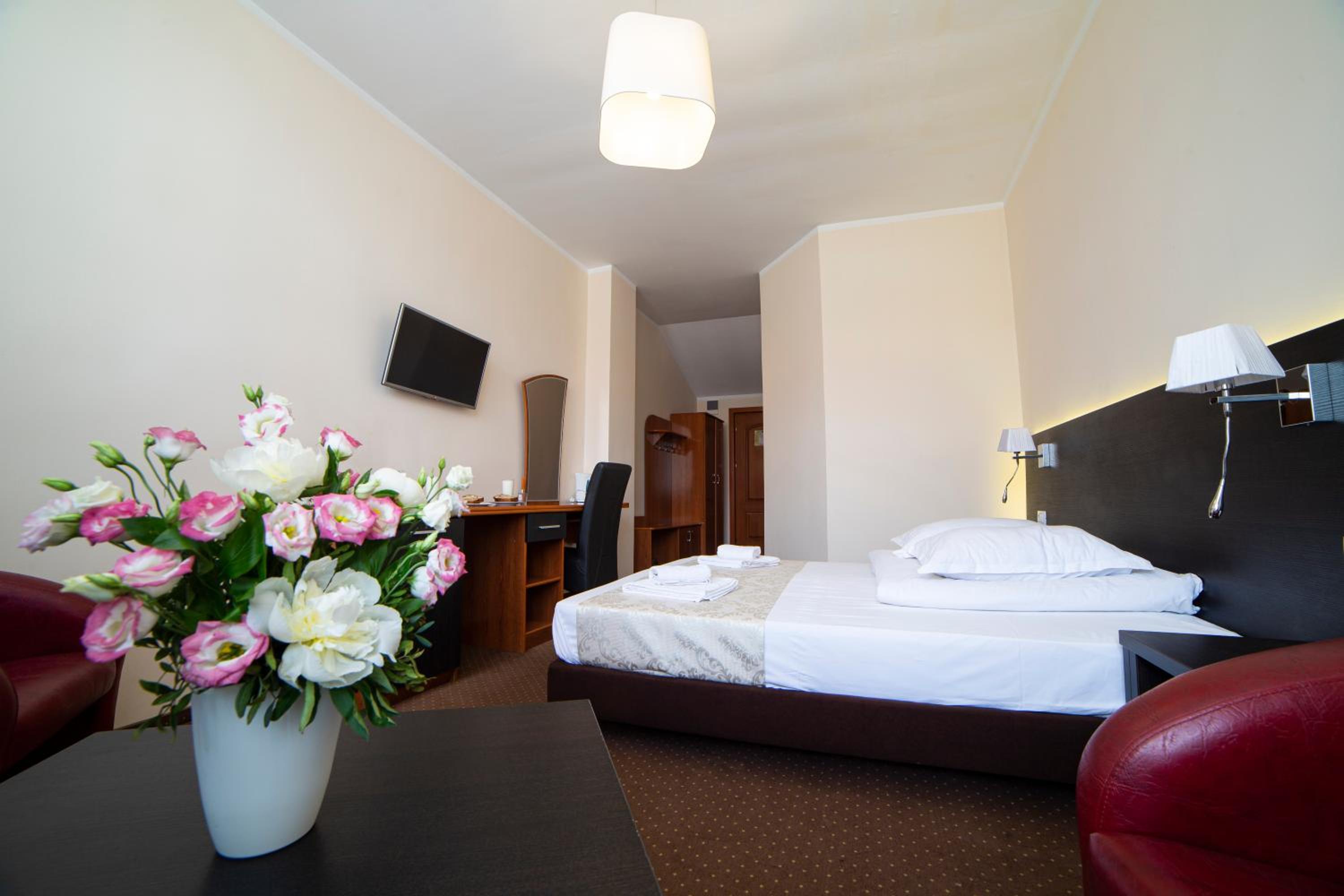Large Double Room - Photo 5