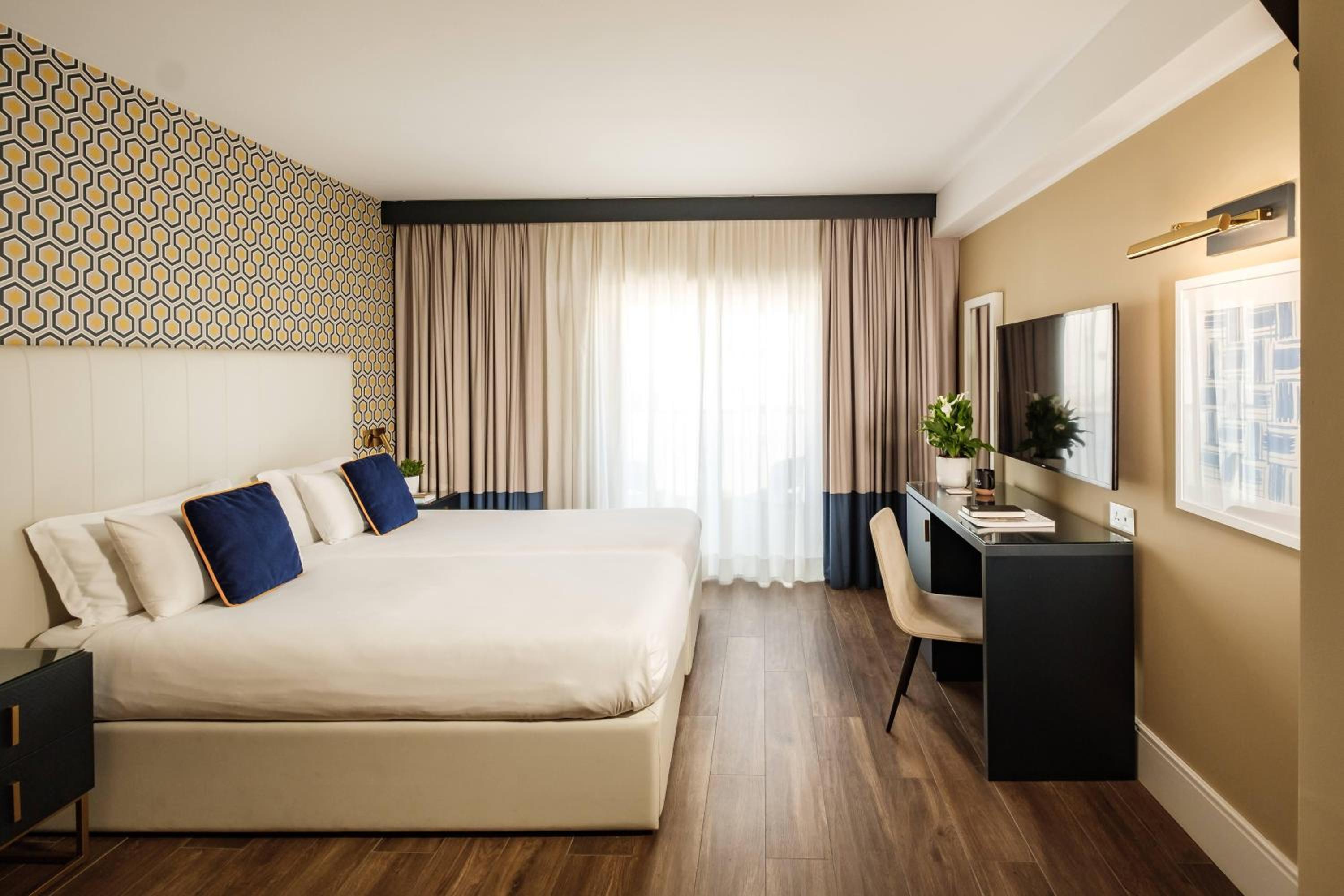 Superior Double or Twin Room - Photo 1