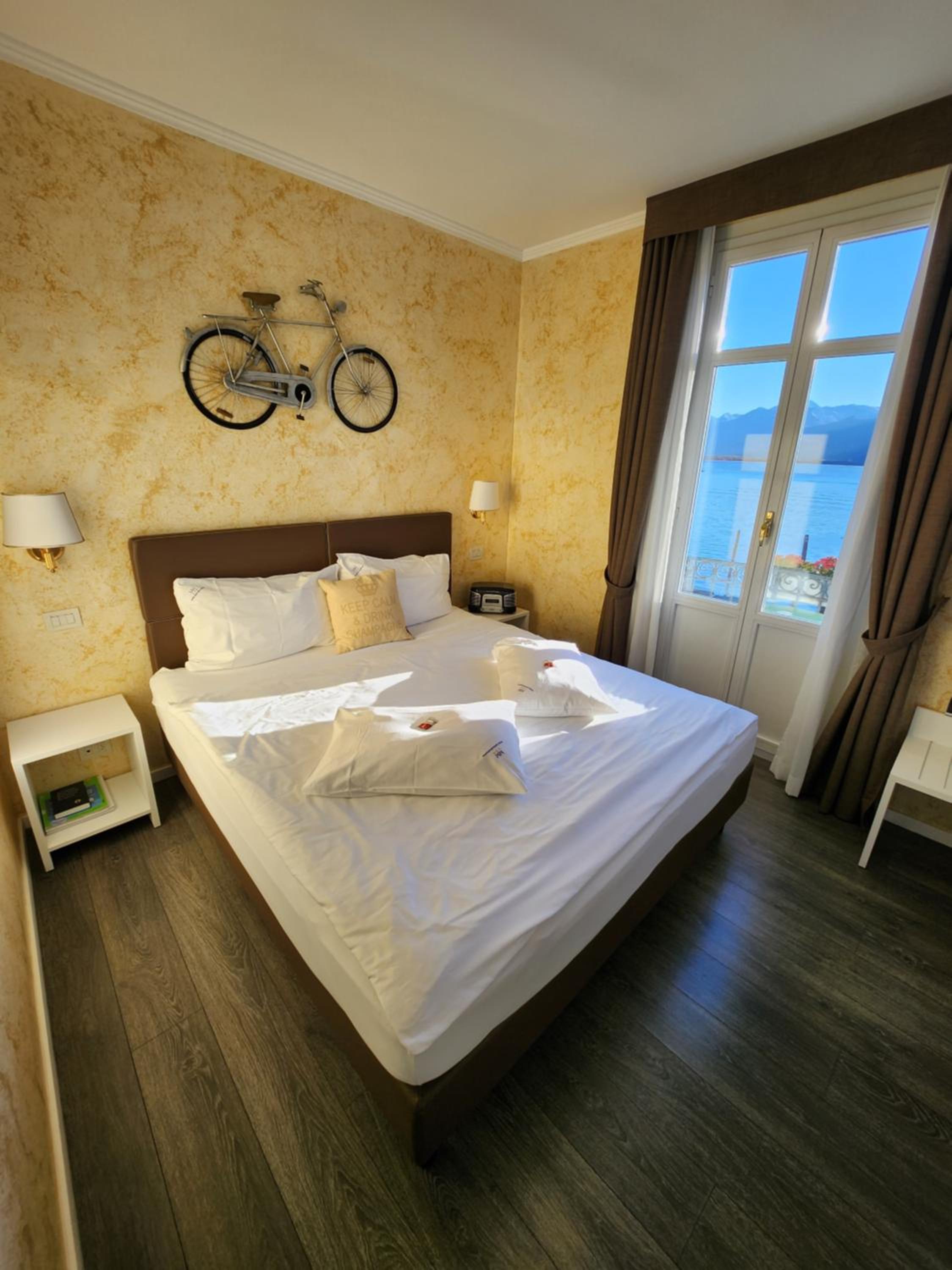Superior Double Room with Balcony and Lake View - Photo 3