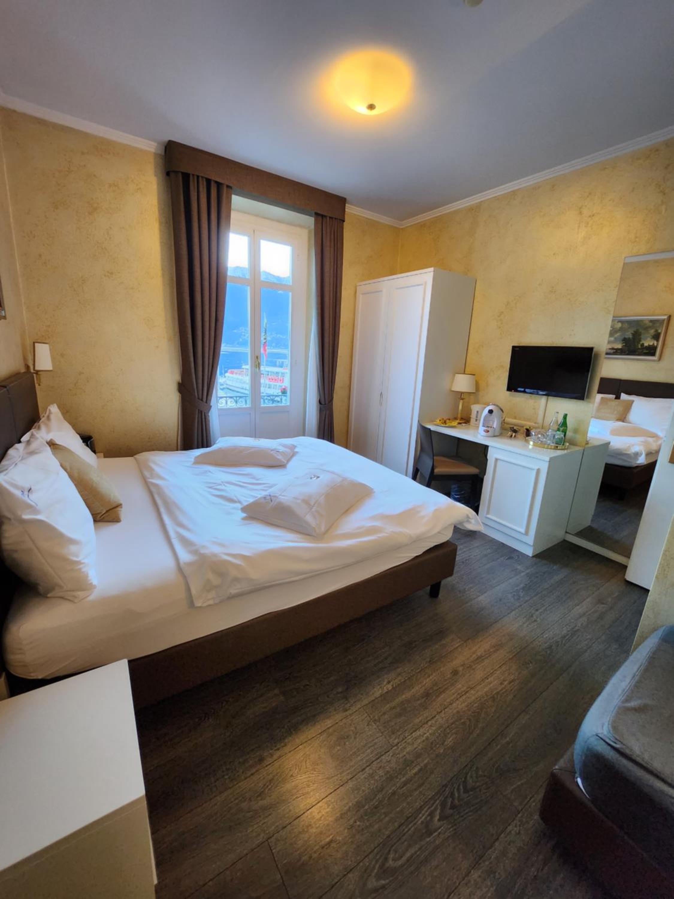 Superior Double Room with Balcony and Lake View - Photo 6