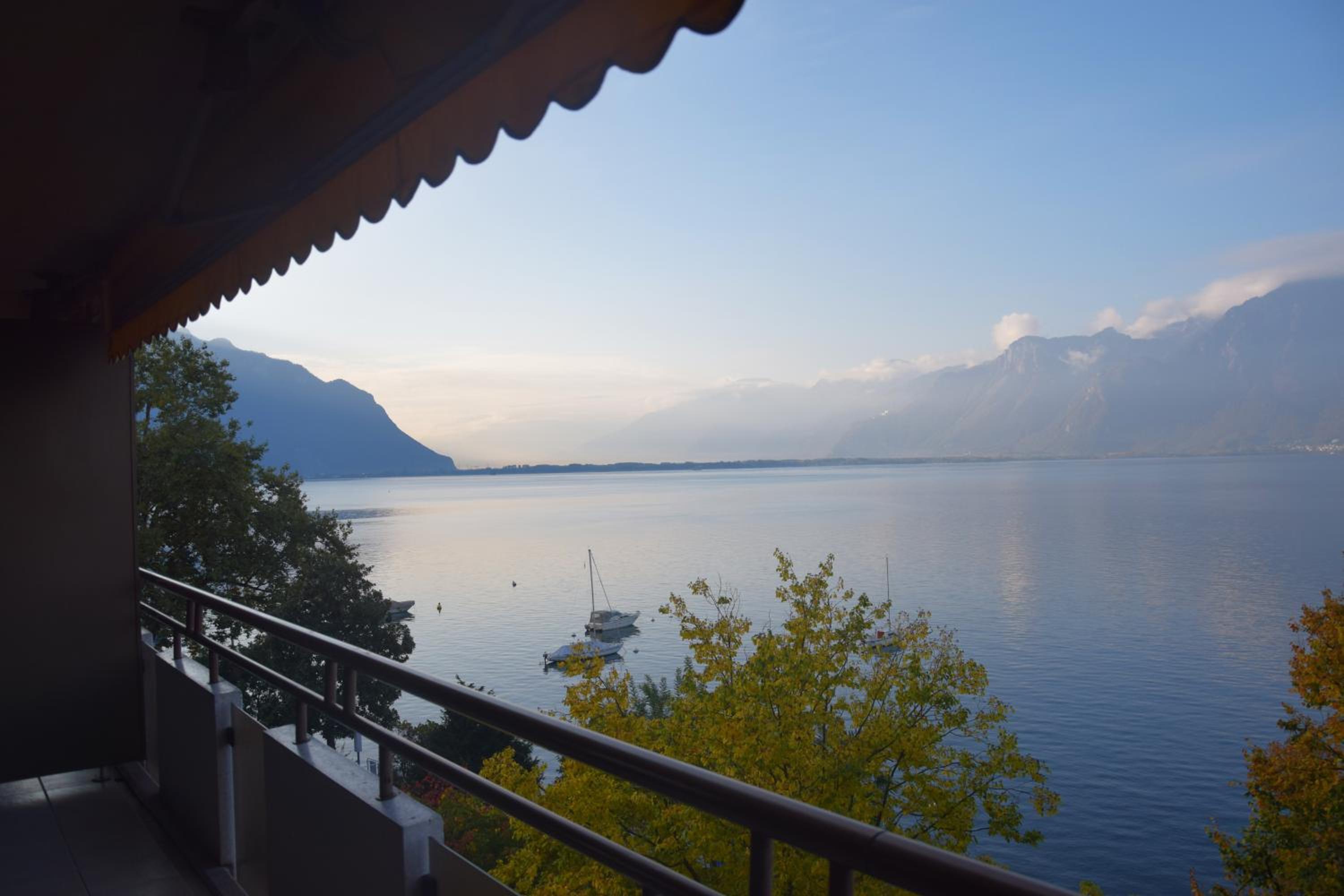 Junior Suite with Balcony and Lake View - Photo 3