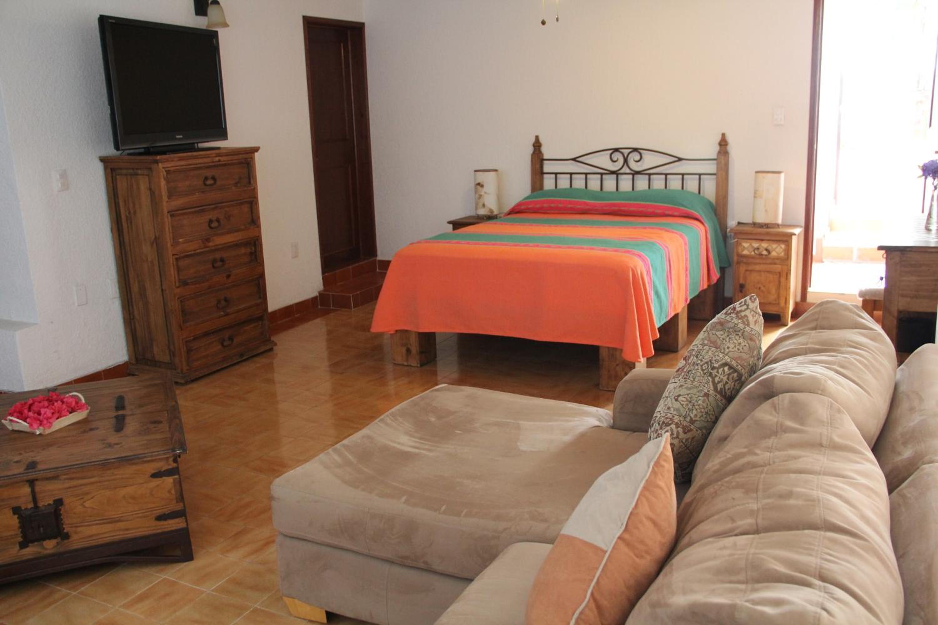 Deluxe King Suite photo 1