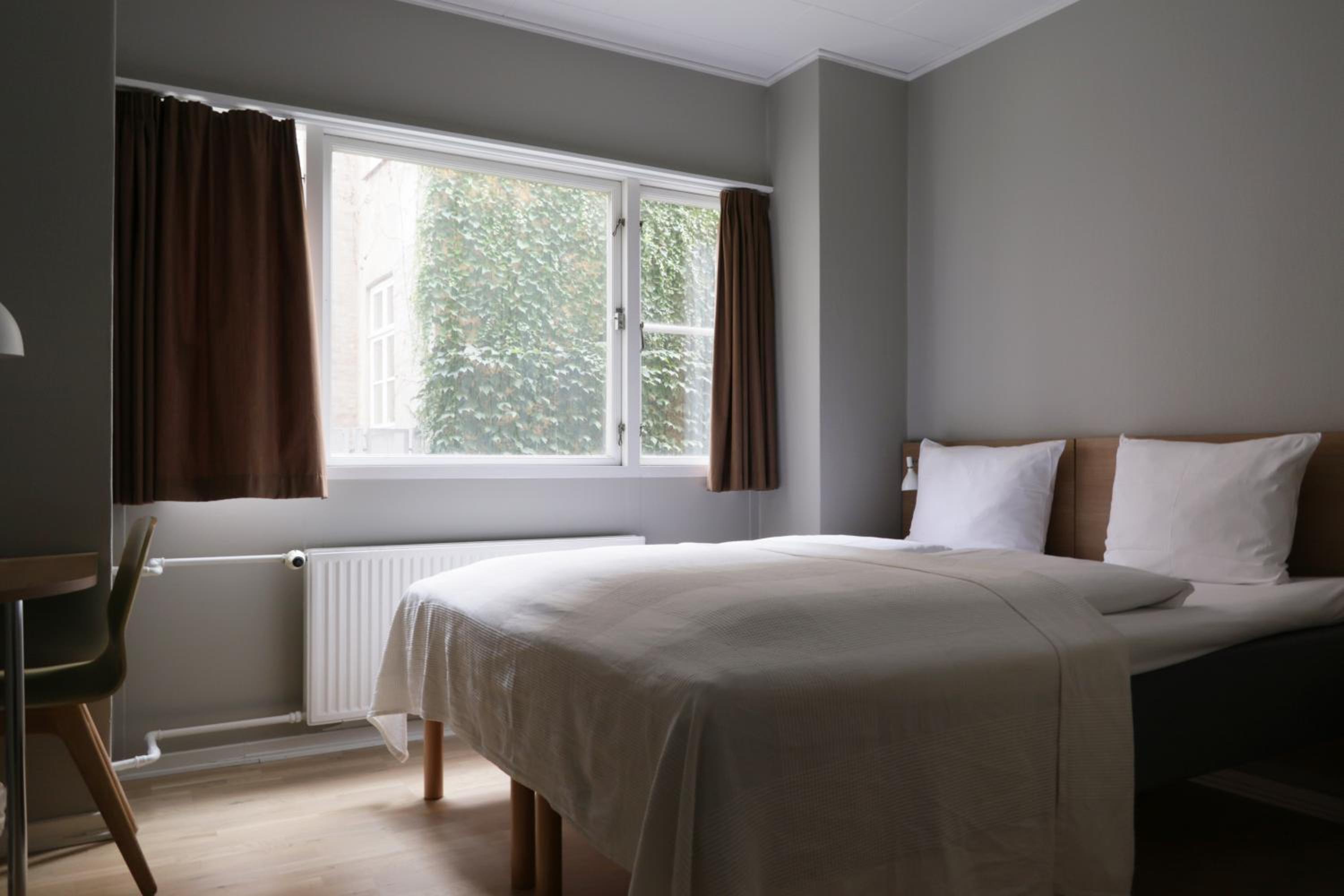 Standard Double Room - Photo 18
