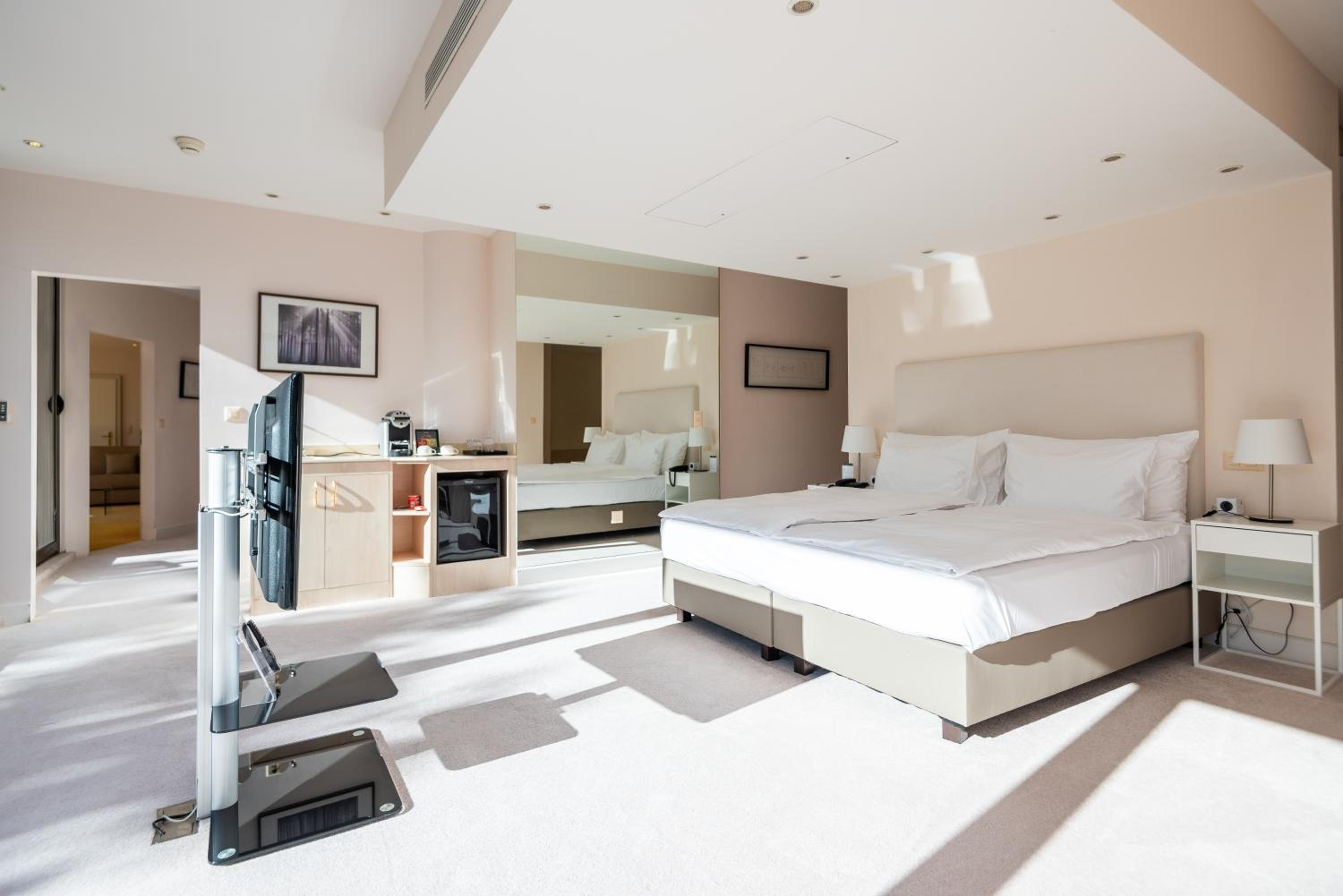Royal Suite with Lake View and Terrace