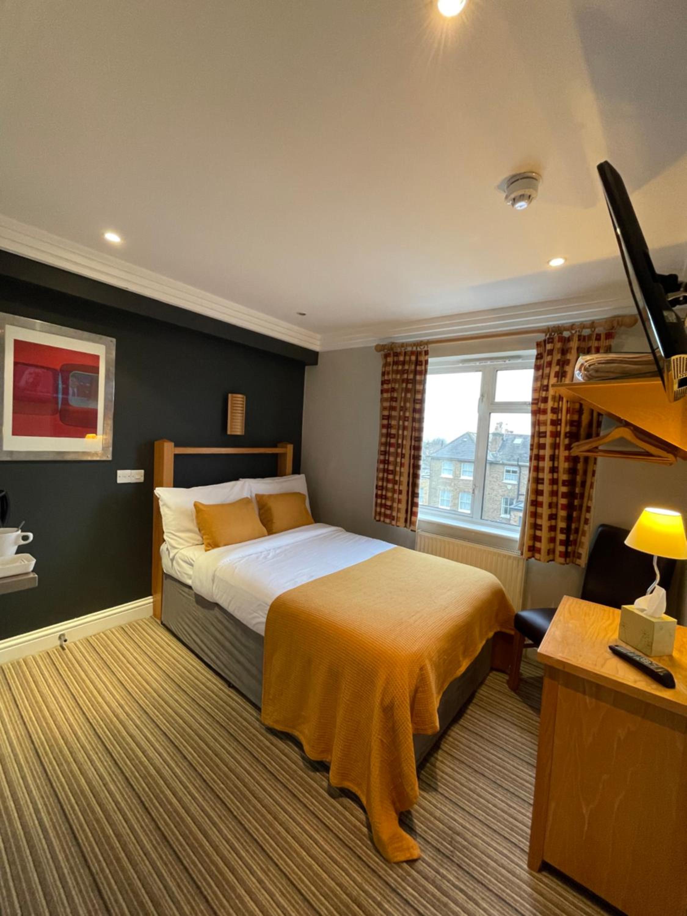 Small Double Room - Photo 5
