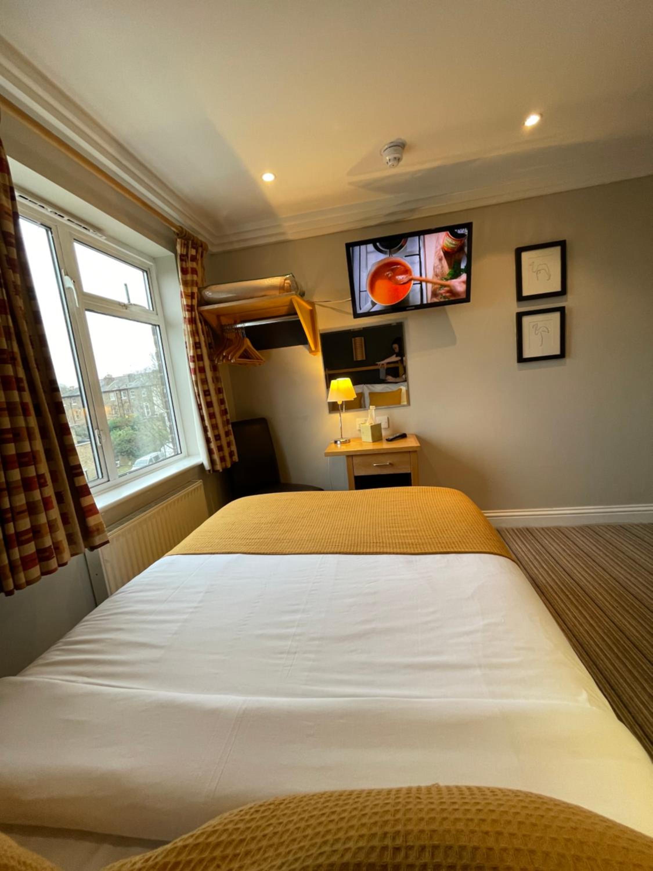 Small Double Room - Photo 6