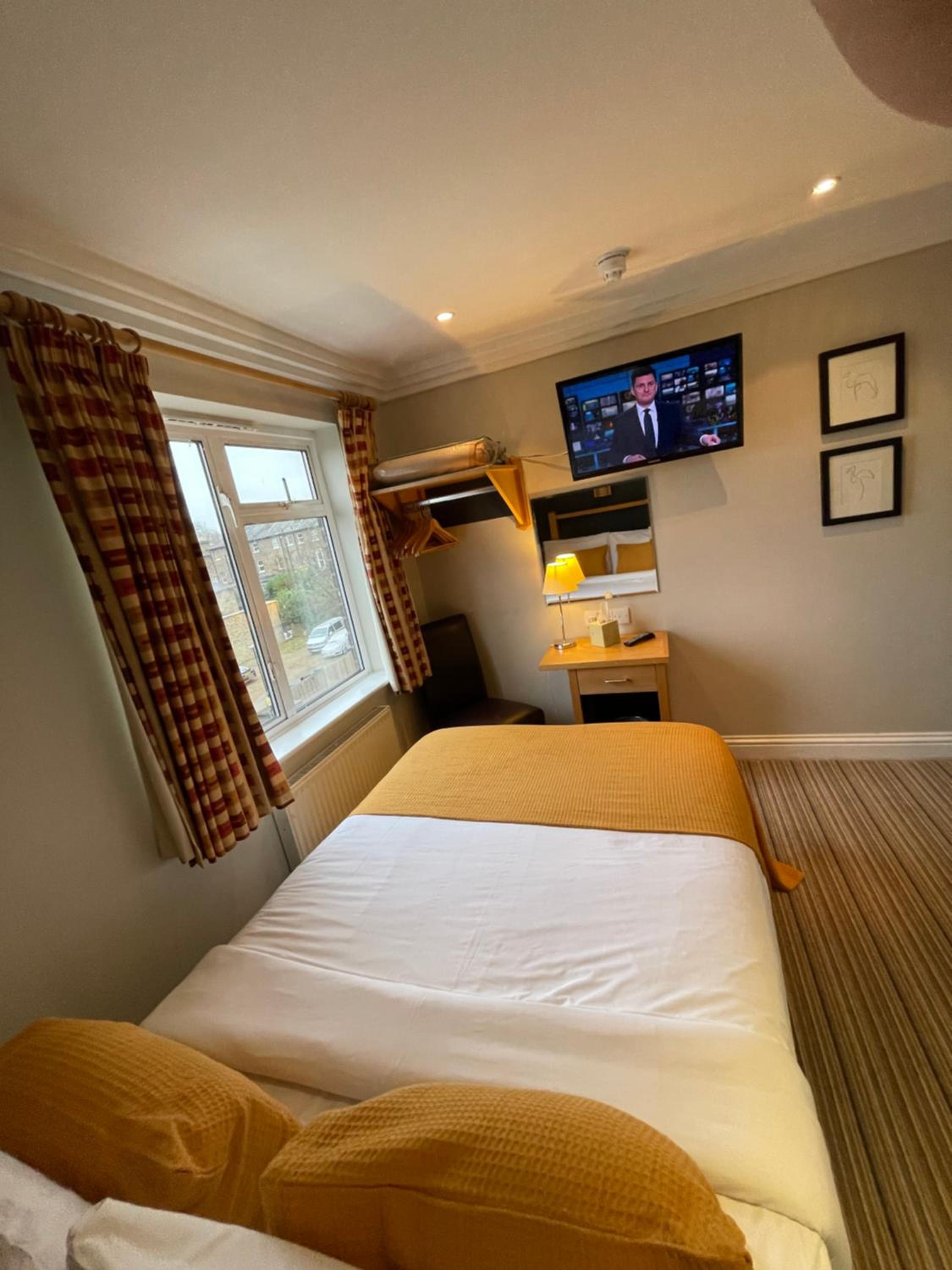 Small Double Room - Photo 7