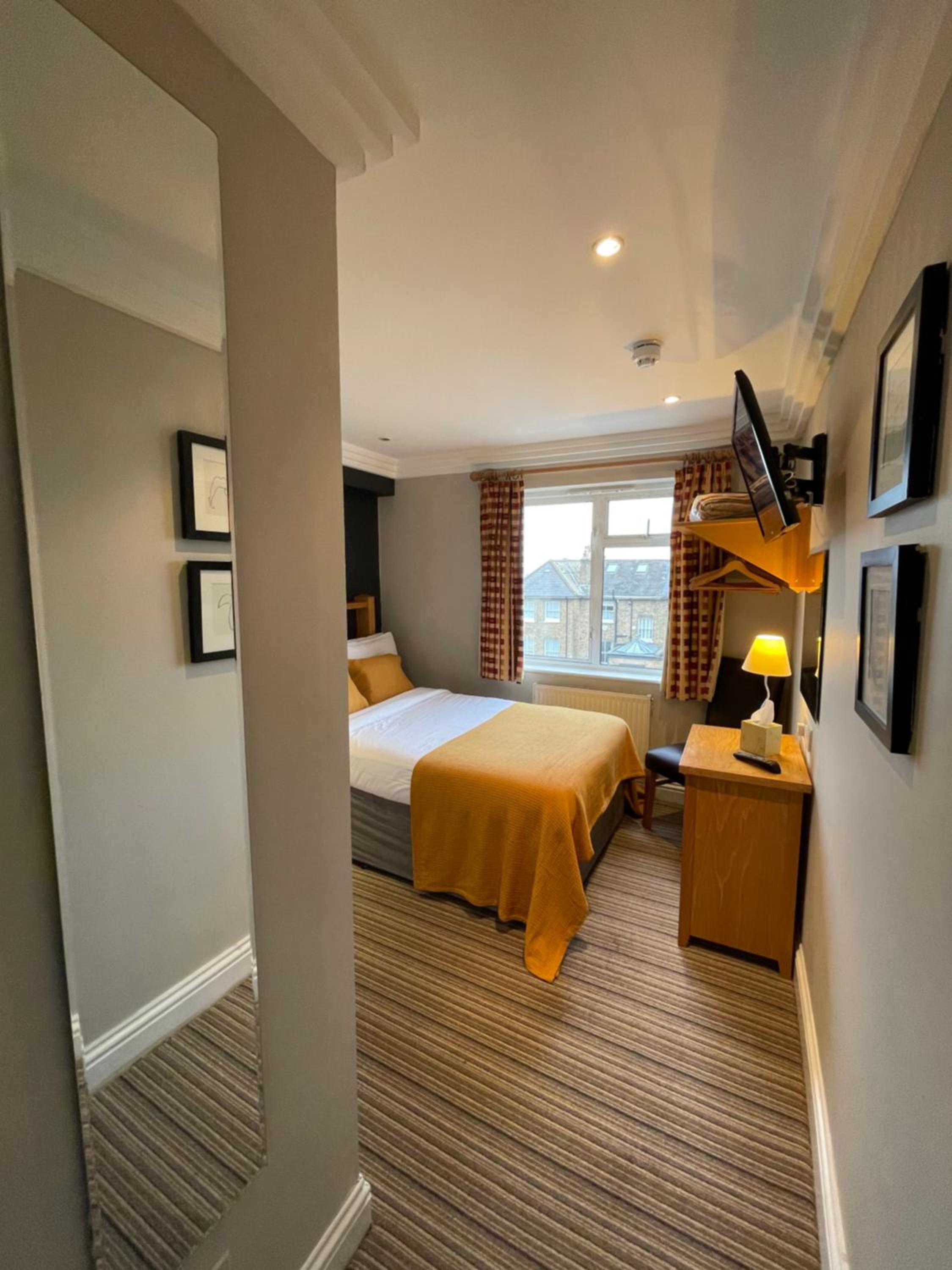 Small Double Room - Photo 9