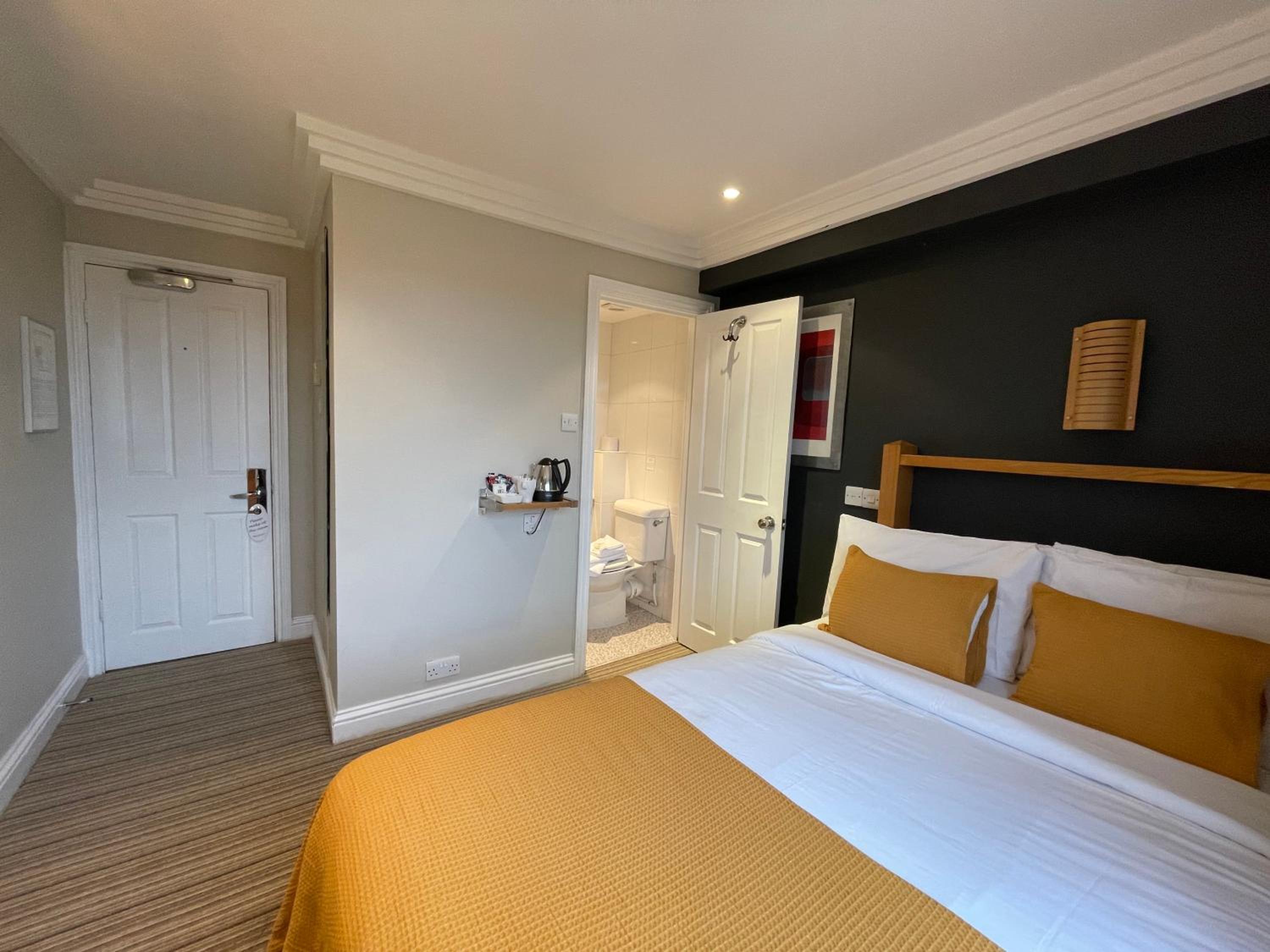 Small Double Room - Photo 10