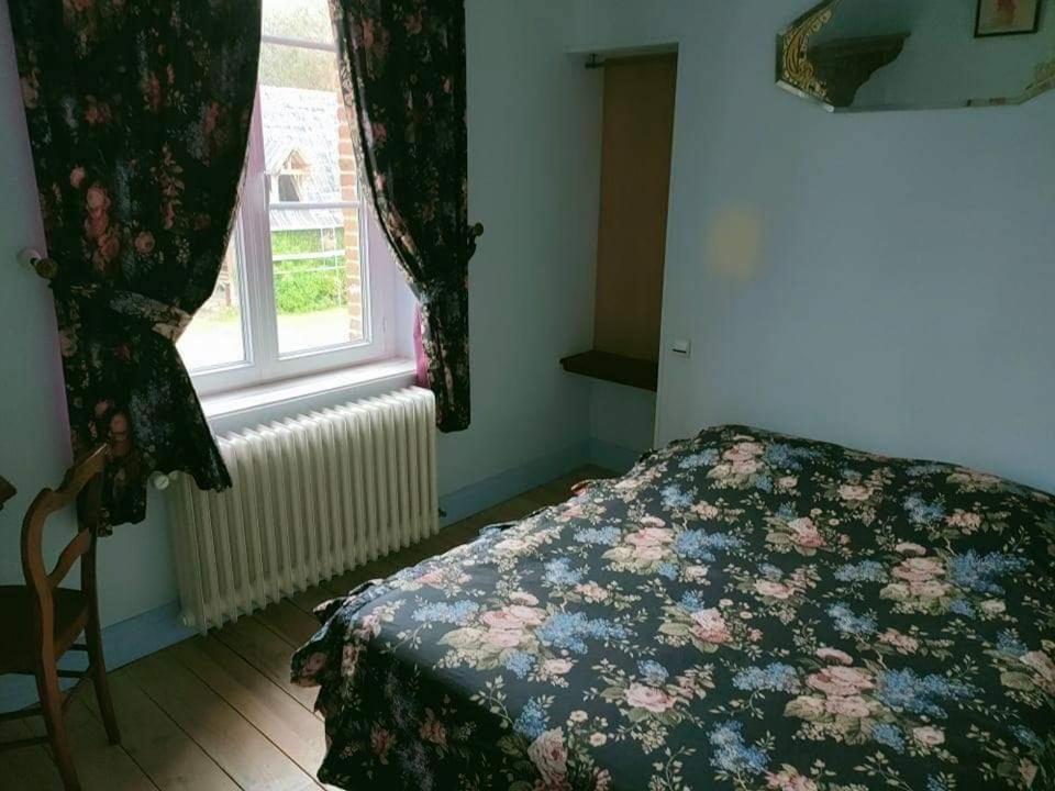Six-Bedroom House photo 2